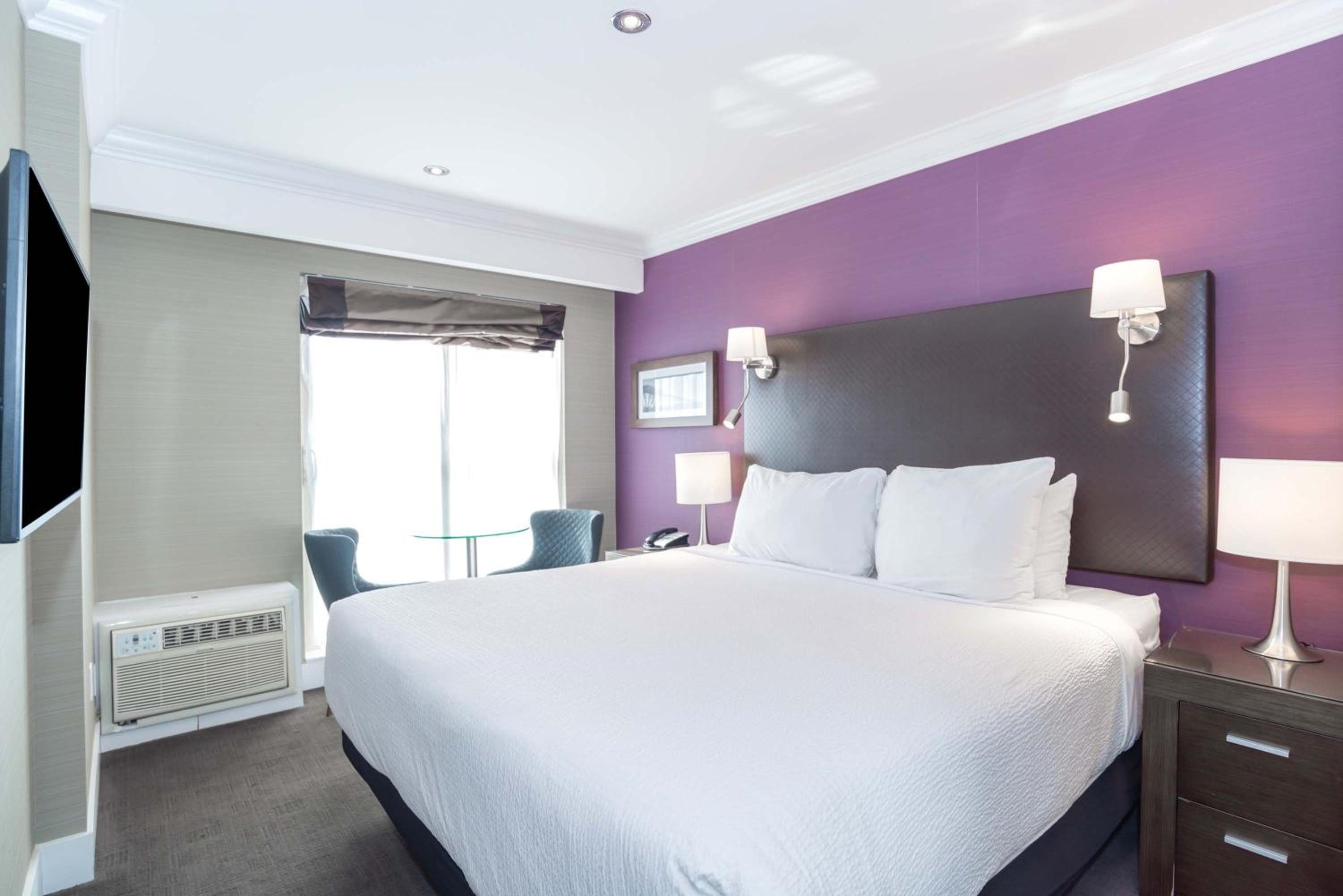 Standard Suite, 1 King Bed, Kitchenette, City View