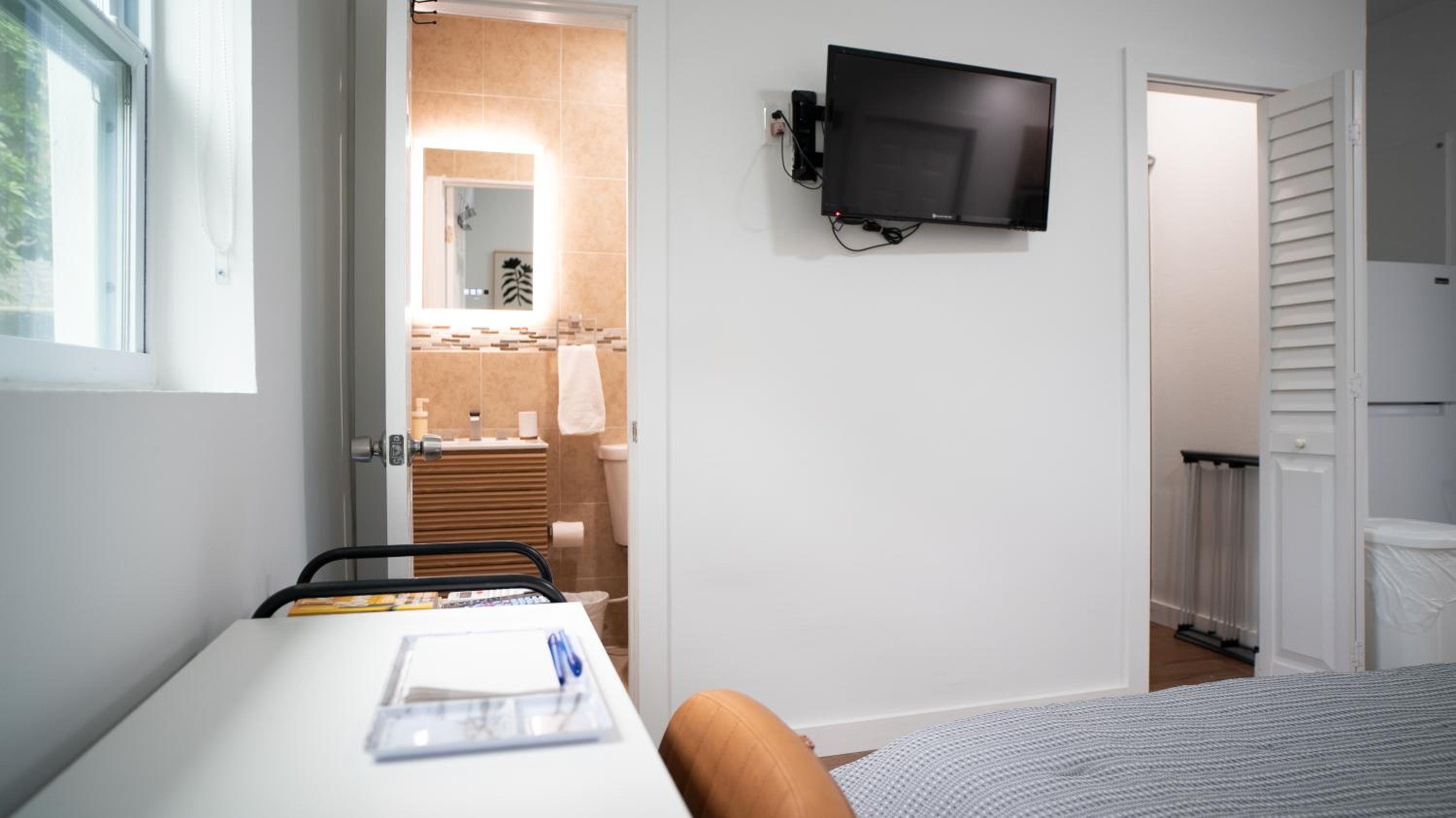 One-Bedroom Apartment photo 2