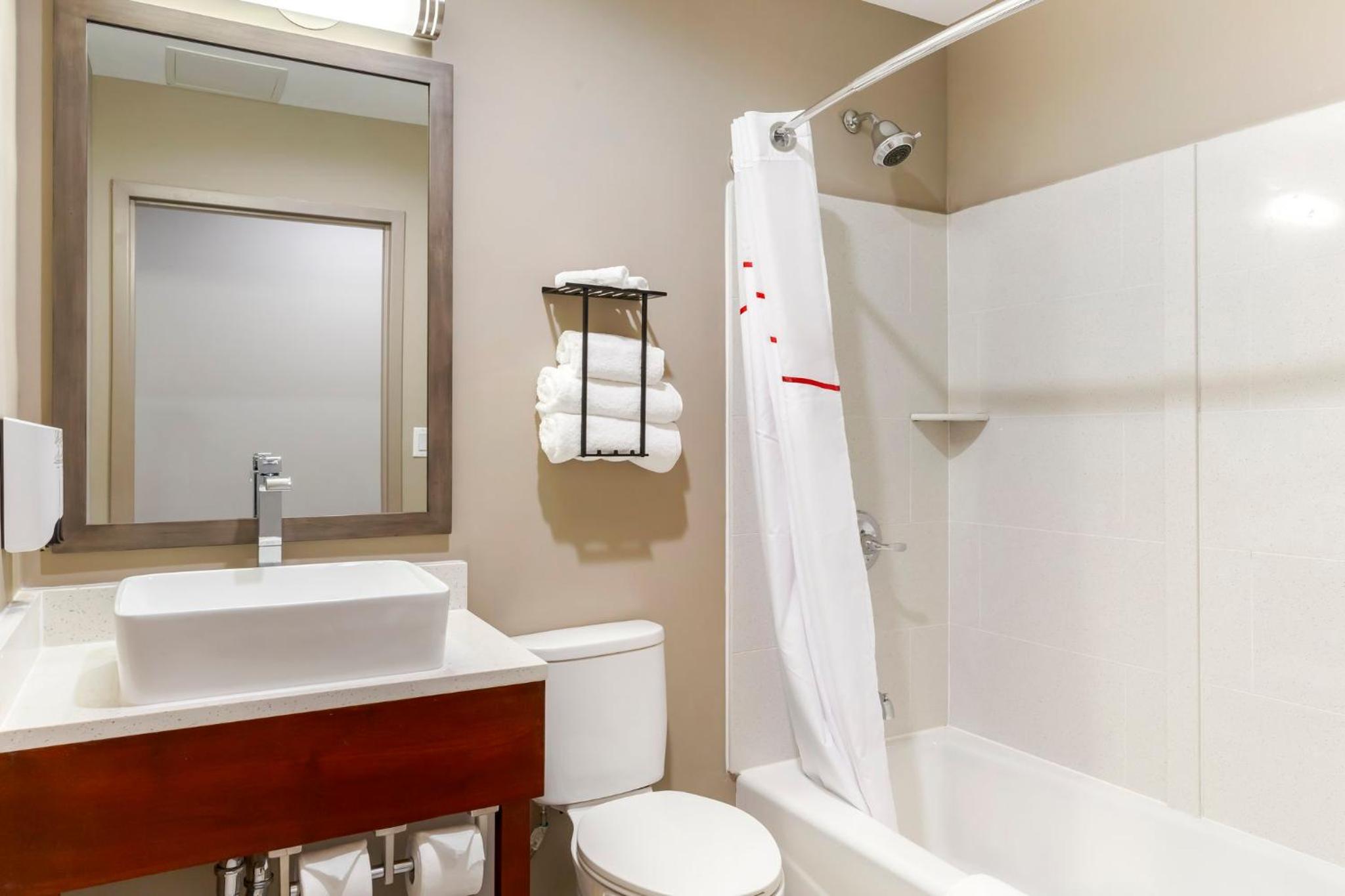 Deluxe Room with Two Queen Beds Smoke Free - Photo 7