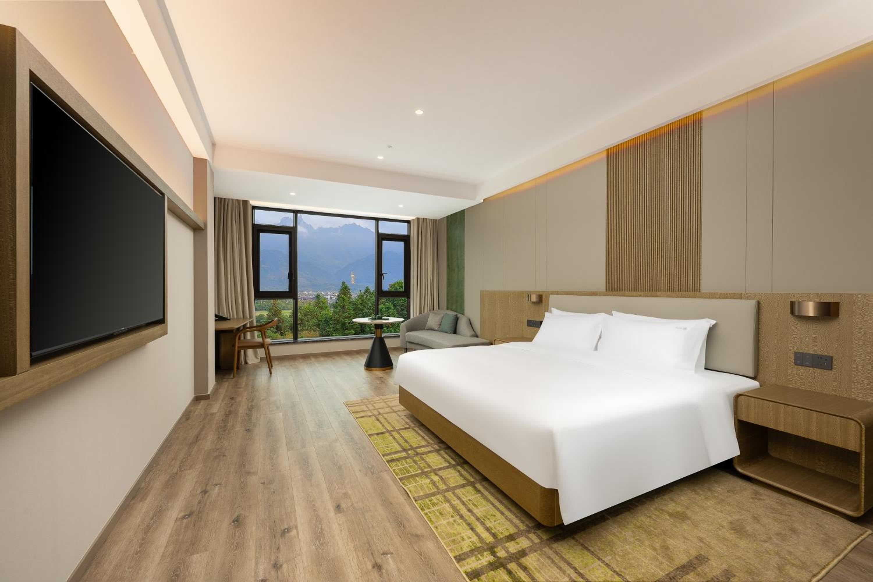 Premium King Room with Mountain Ksitigarbha Bodhisattva View photo 1
