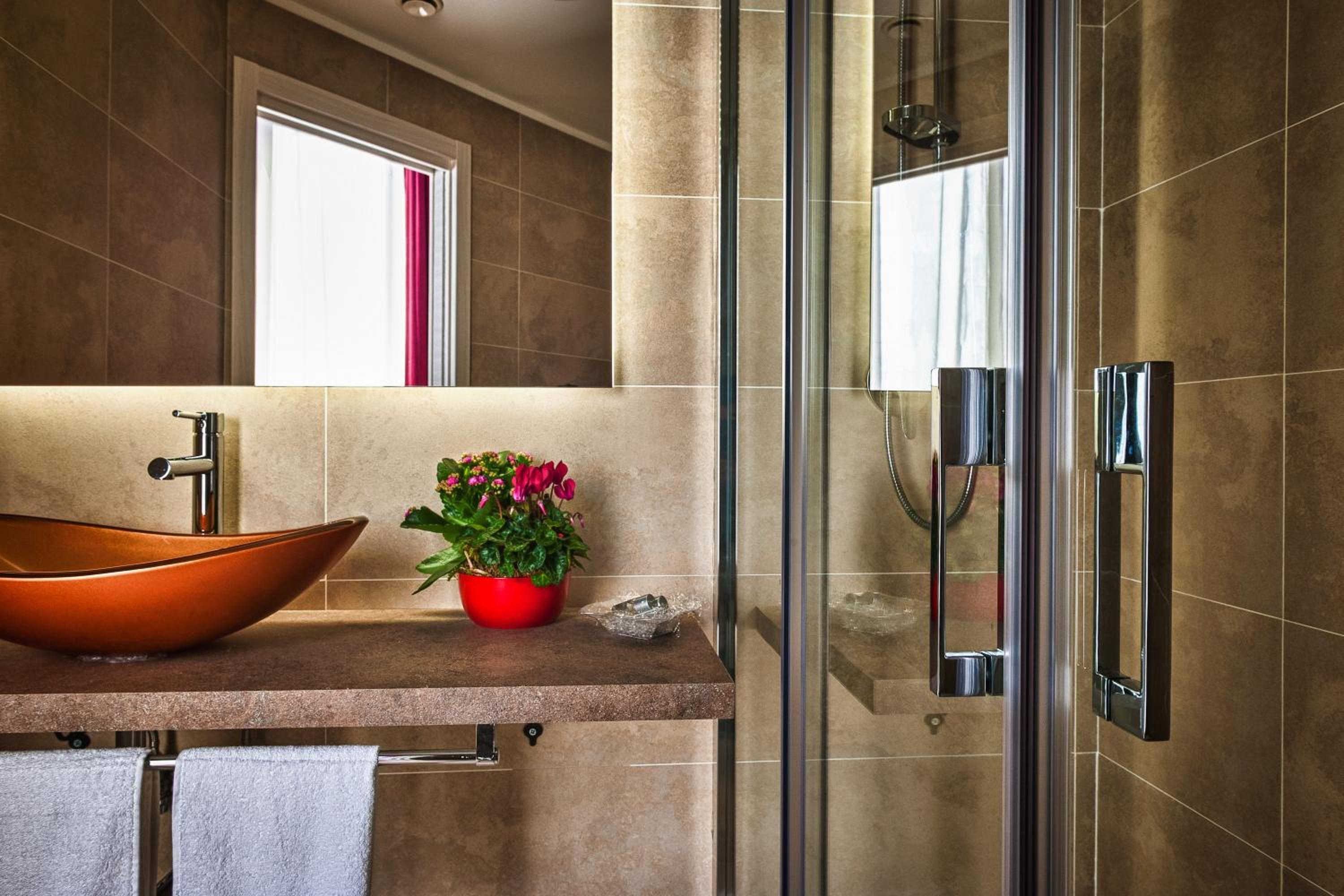Double Room with Spa Bath photo 2