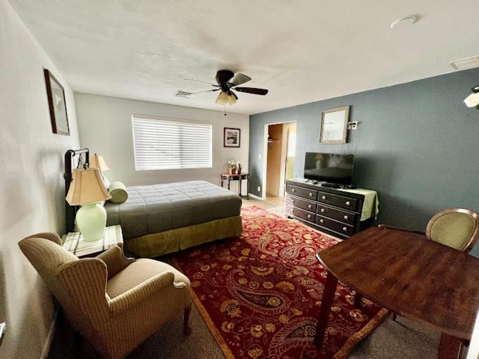 Budget Double Room photo 3