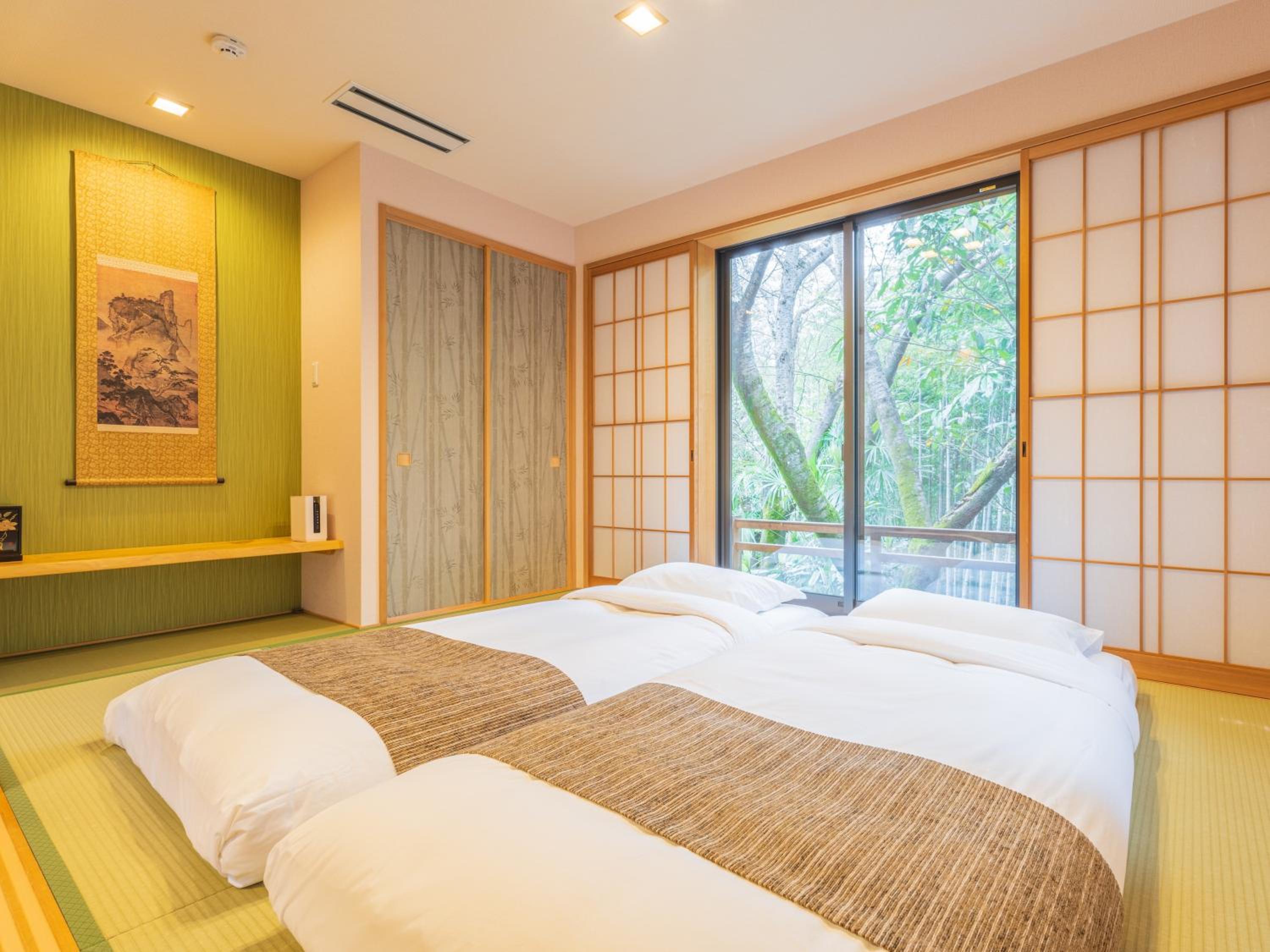 Suite - Photo 1