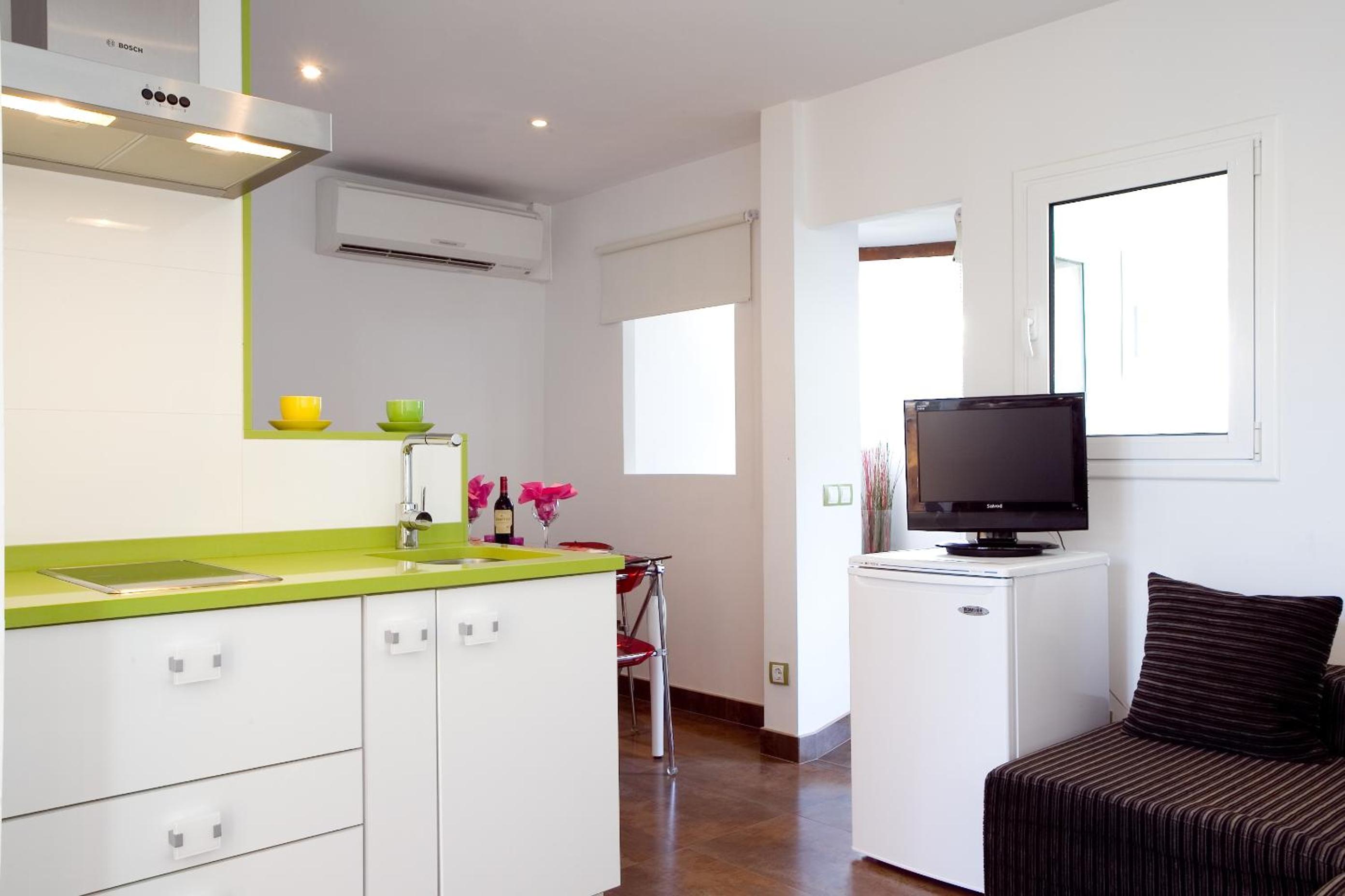 Apartment with Terrace thumbnail 5