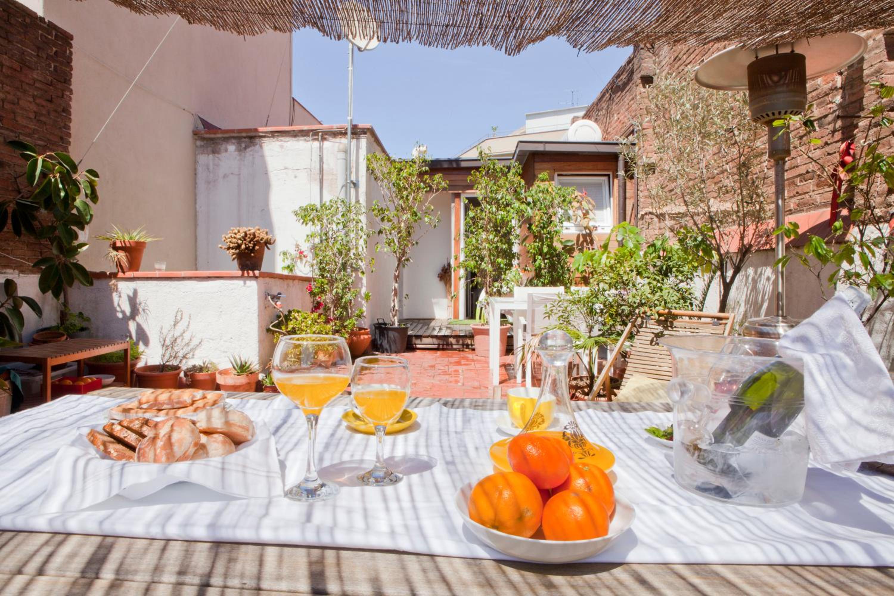 Apartment with Terrace thumbnail 5