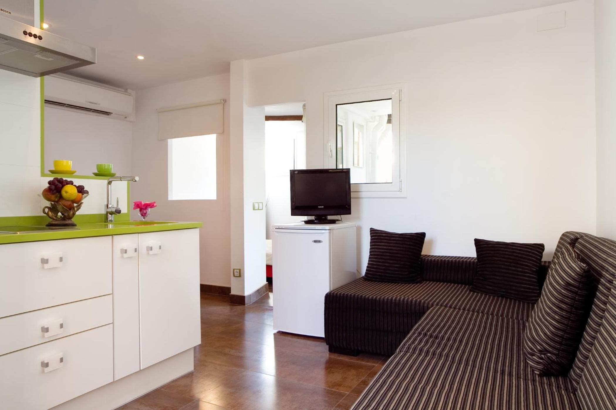 Apartment with Terrace thumbnail 6