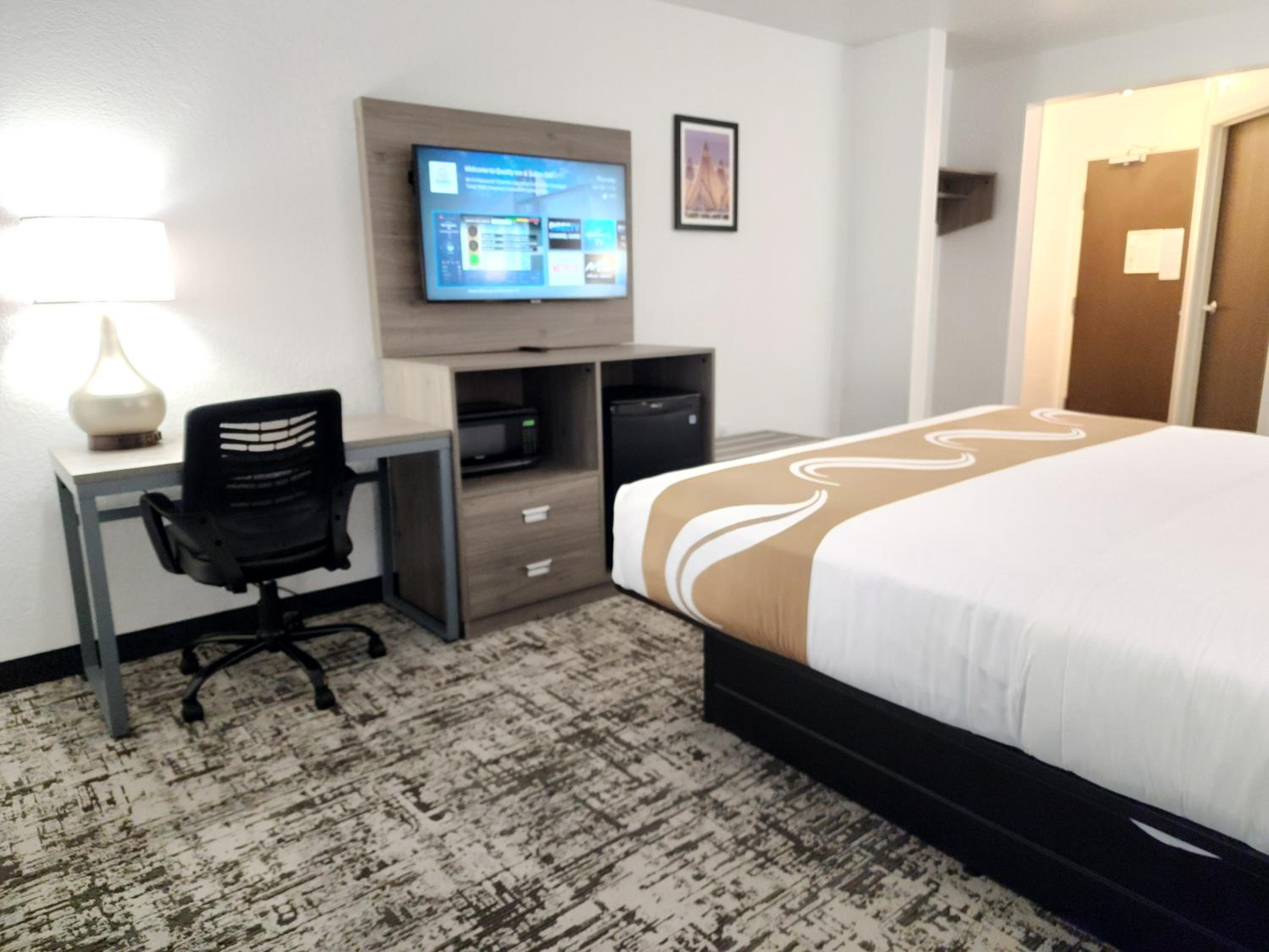 King Room - Non-Smoking - Photo 2