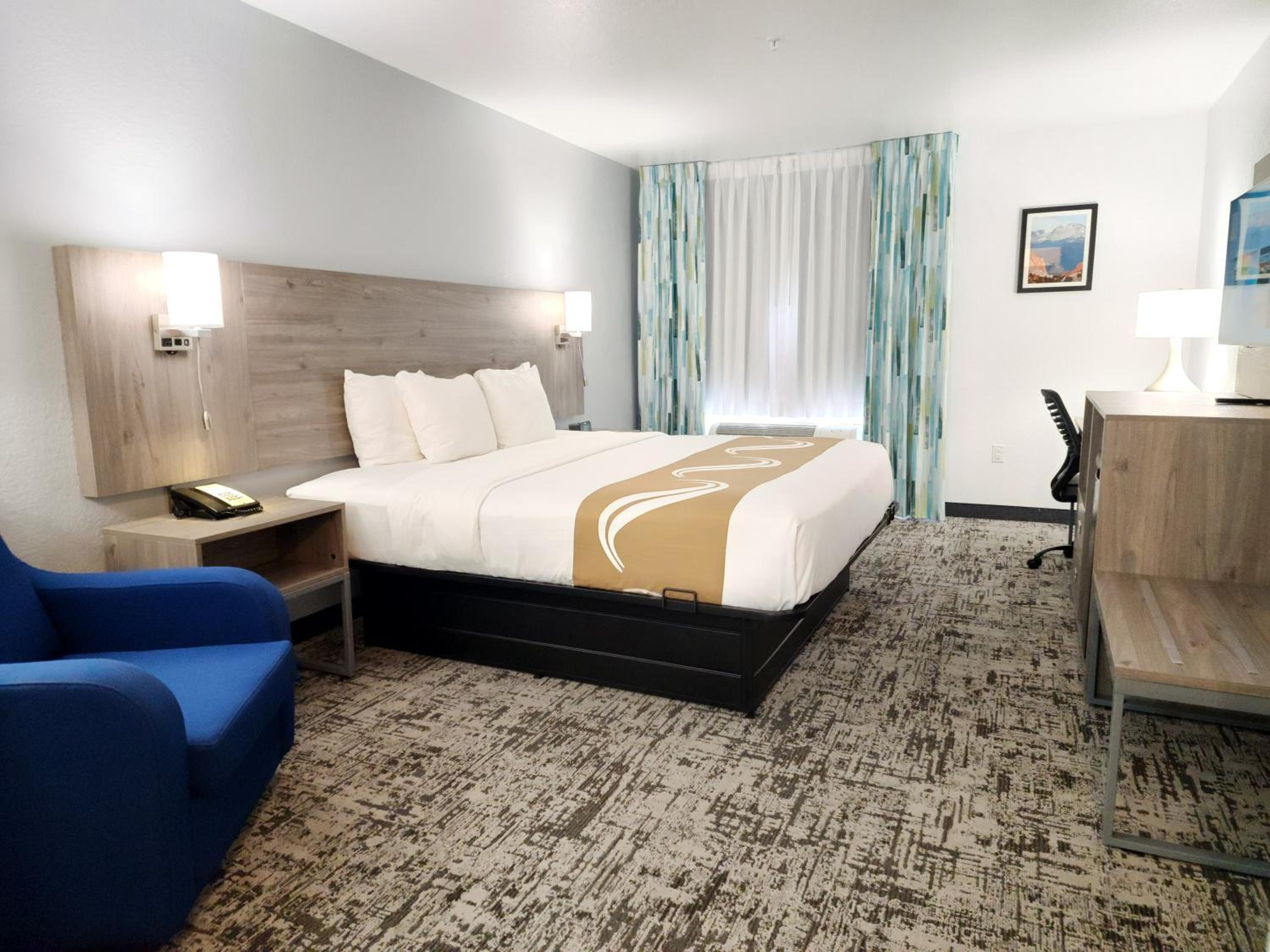 King Room - Non-Smoking - Photo 3