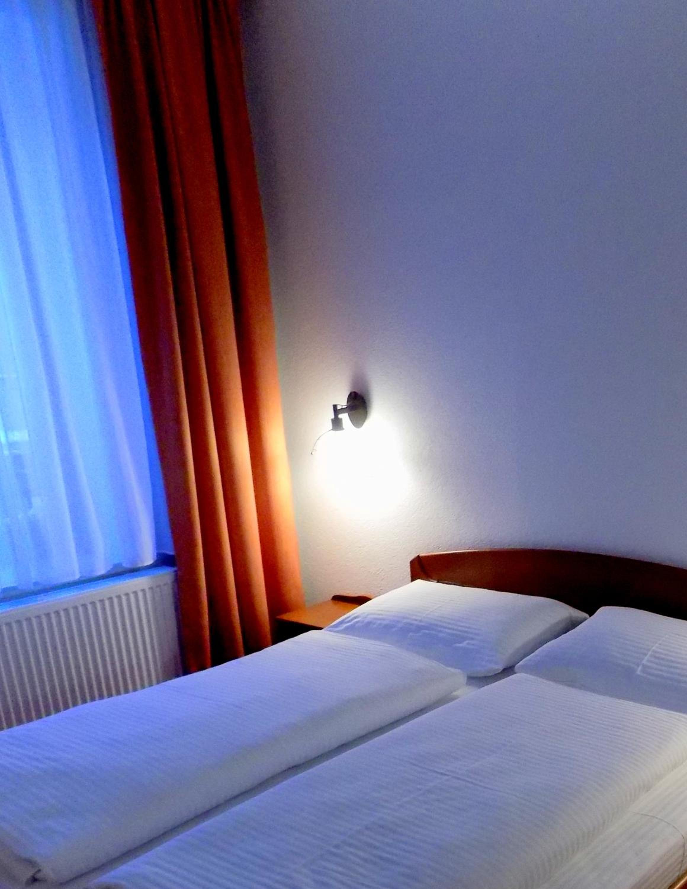 Deluxe Double Room (2 Adults + 1 Child) - Photo 5