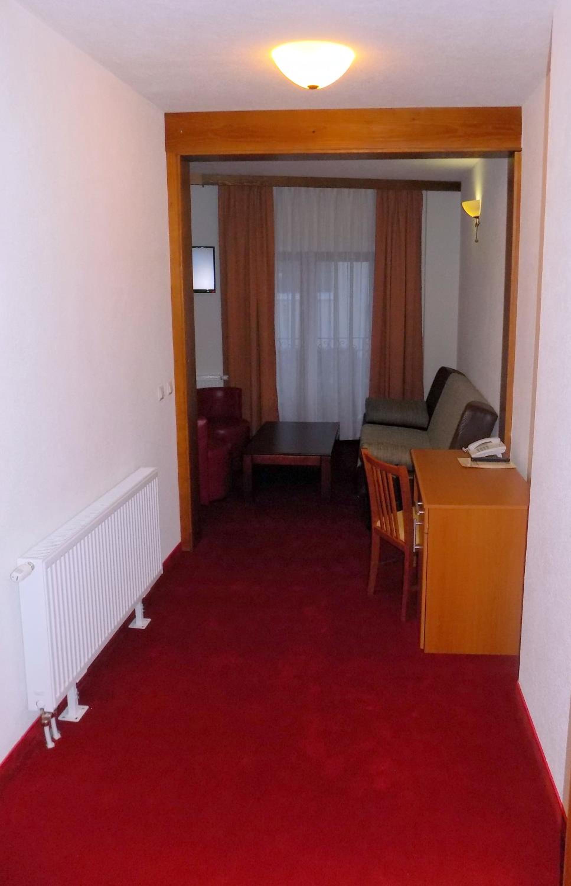 Deluxe Double Room (2 Adults + 1 Child) - Photo 6