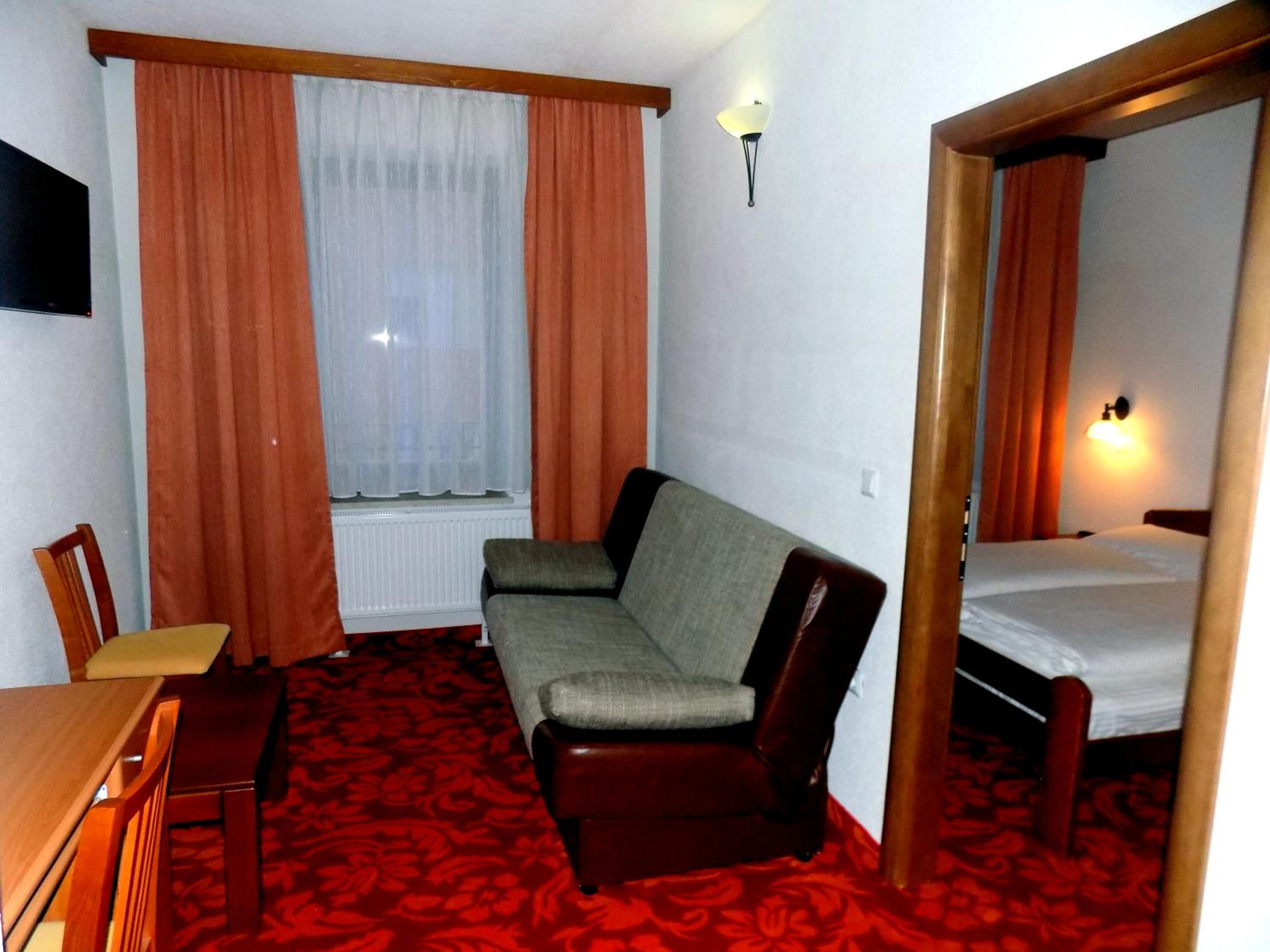 Deluxe Double Room (2 Adults + 1 Child) - Photo 3