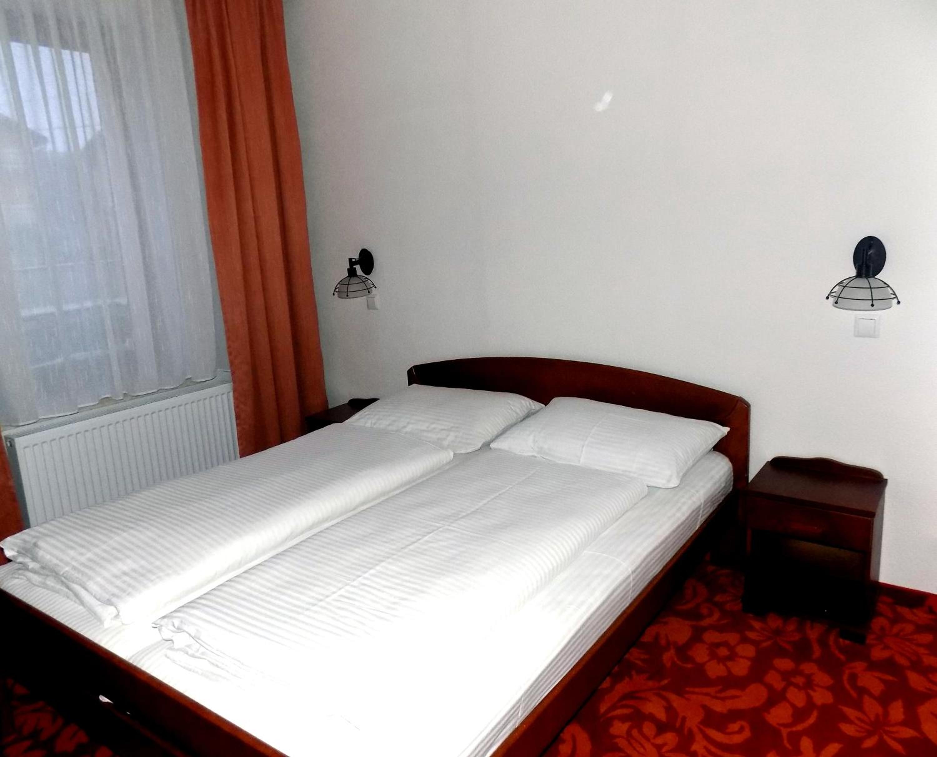 Deluxe Double Room (2 Adults + 1 Child) - Photo 4