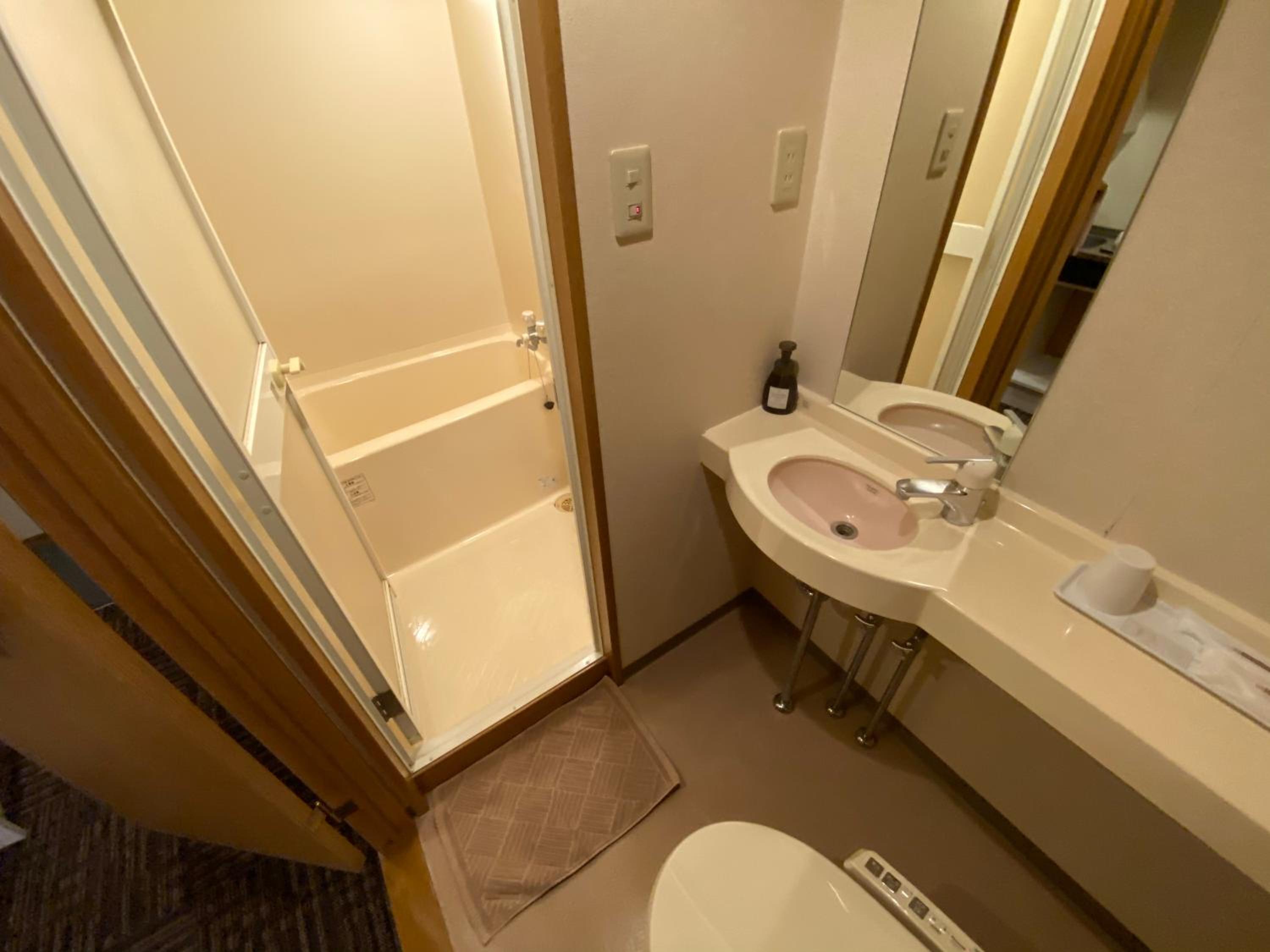 Single Room - Smoking photo 3