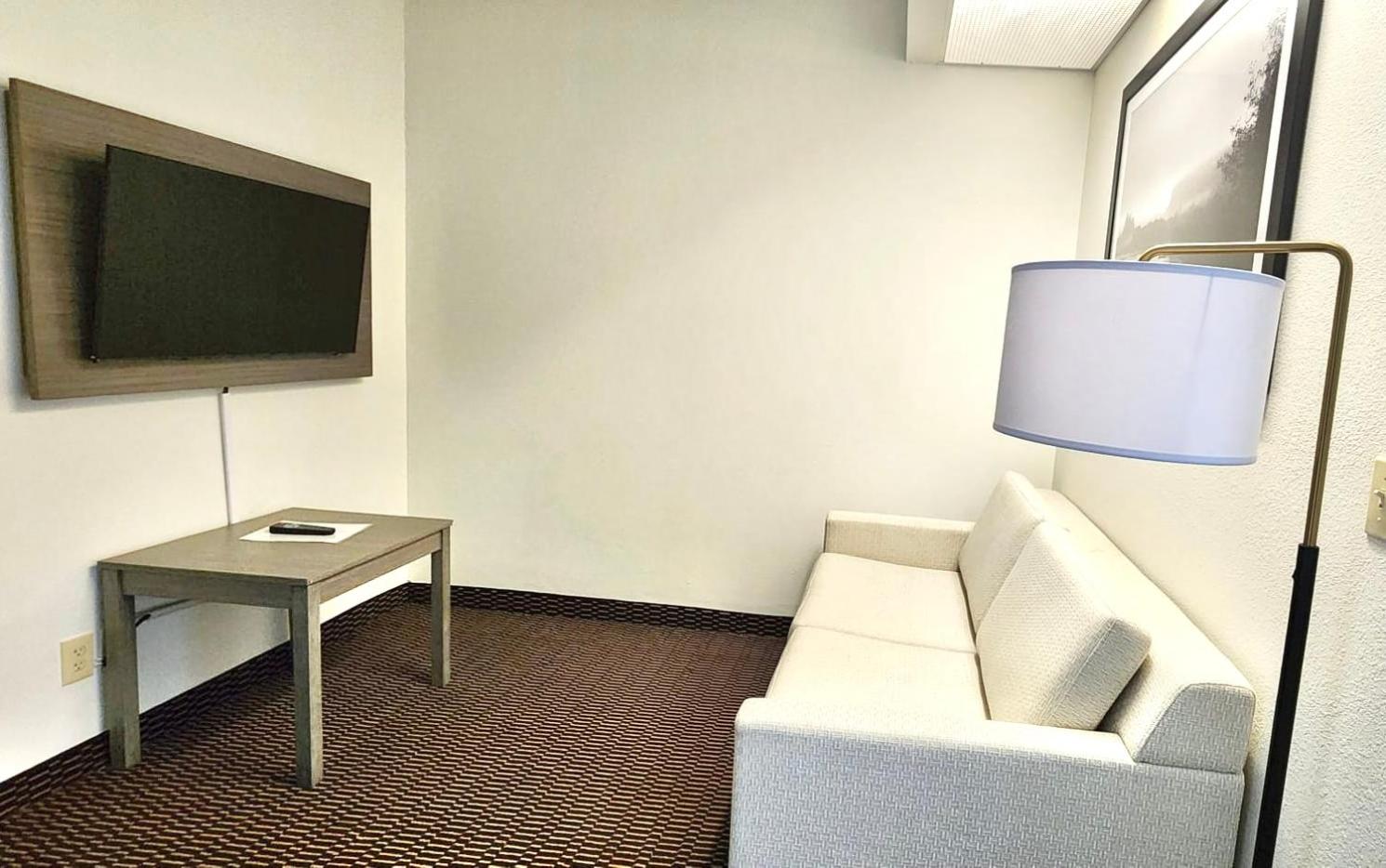 Business King Studio Suite - Non-Smoking - Photo 2
