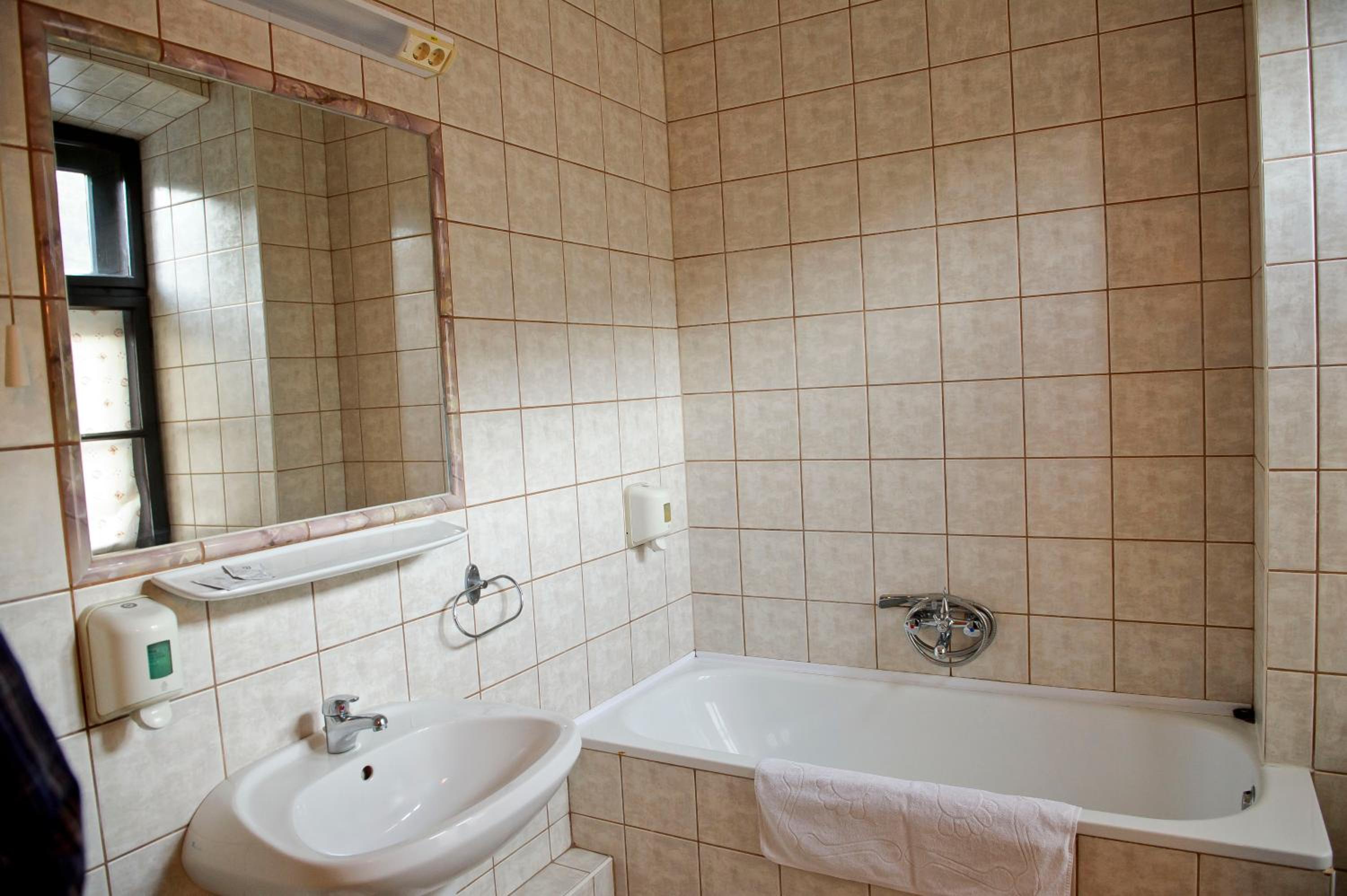 Classic Double Room - Photo 11