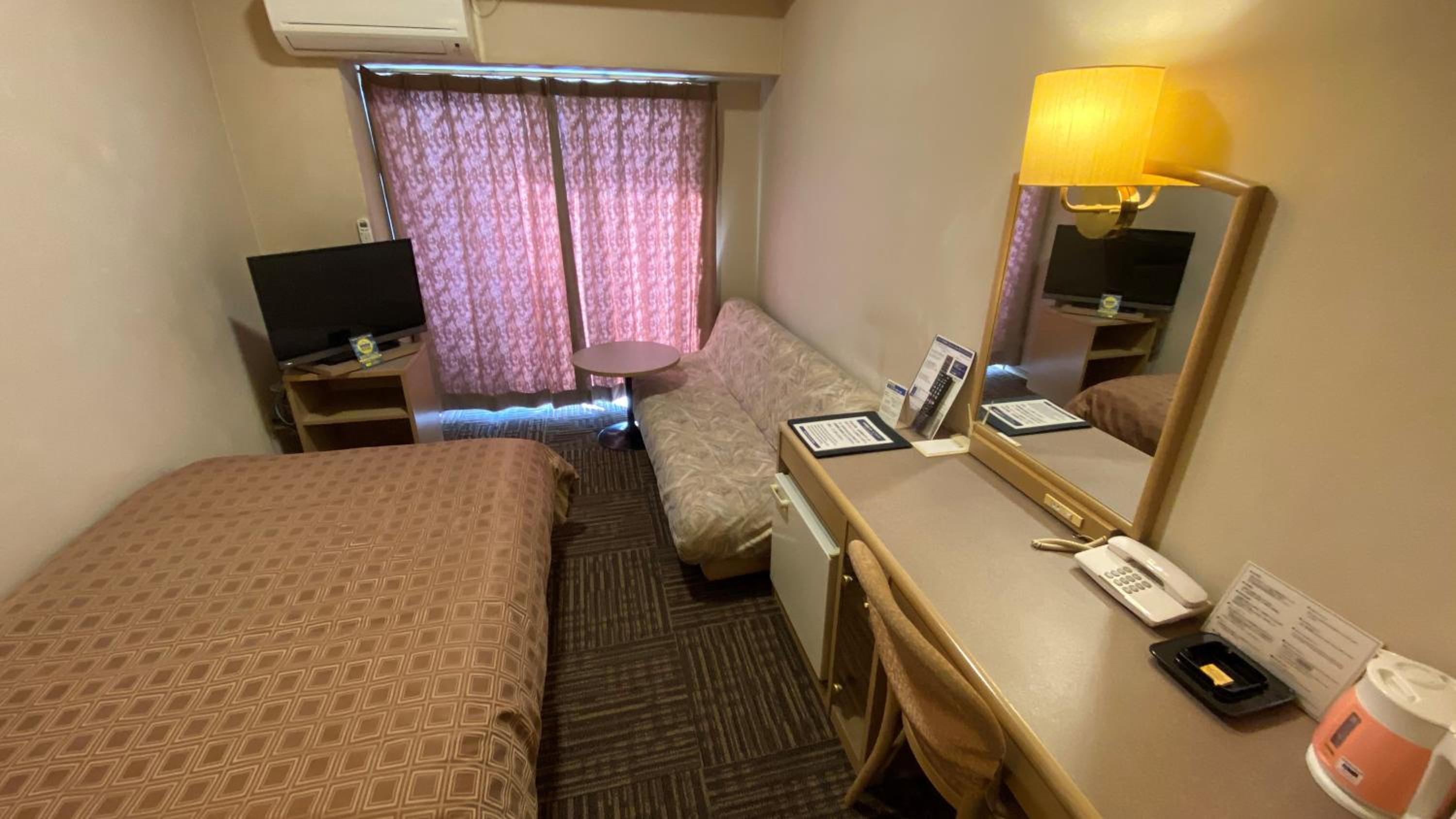Single Room - Non-Smoking photo 2