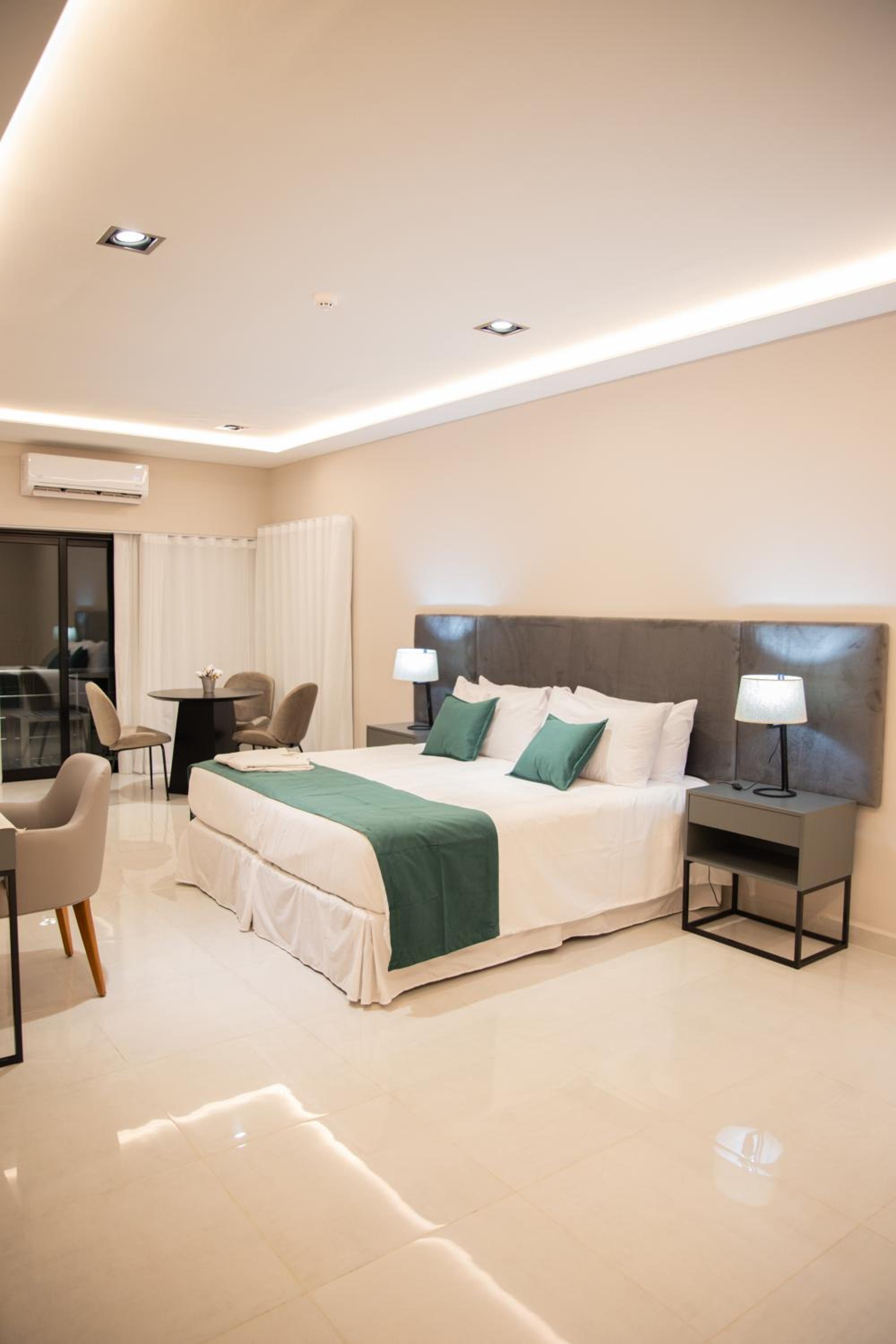 Queen Suite with Pool View