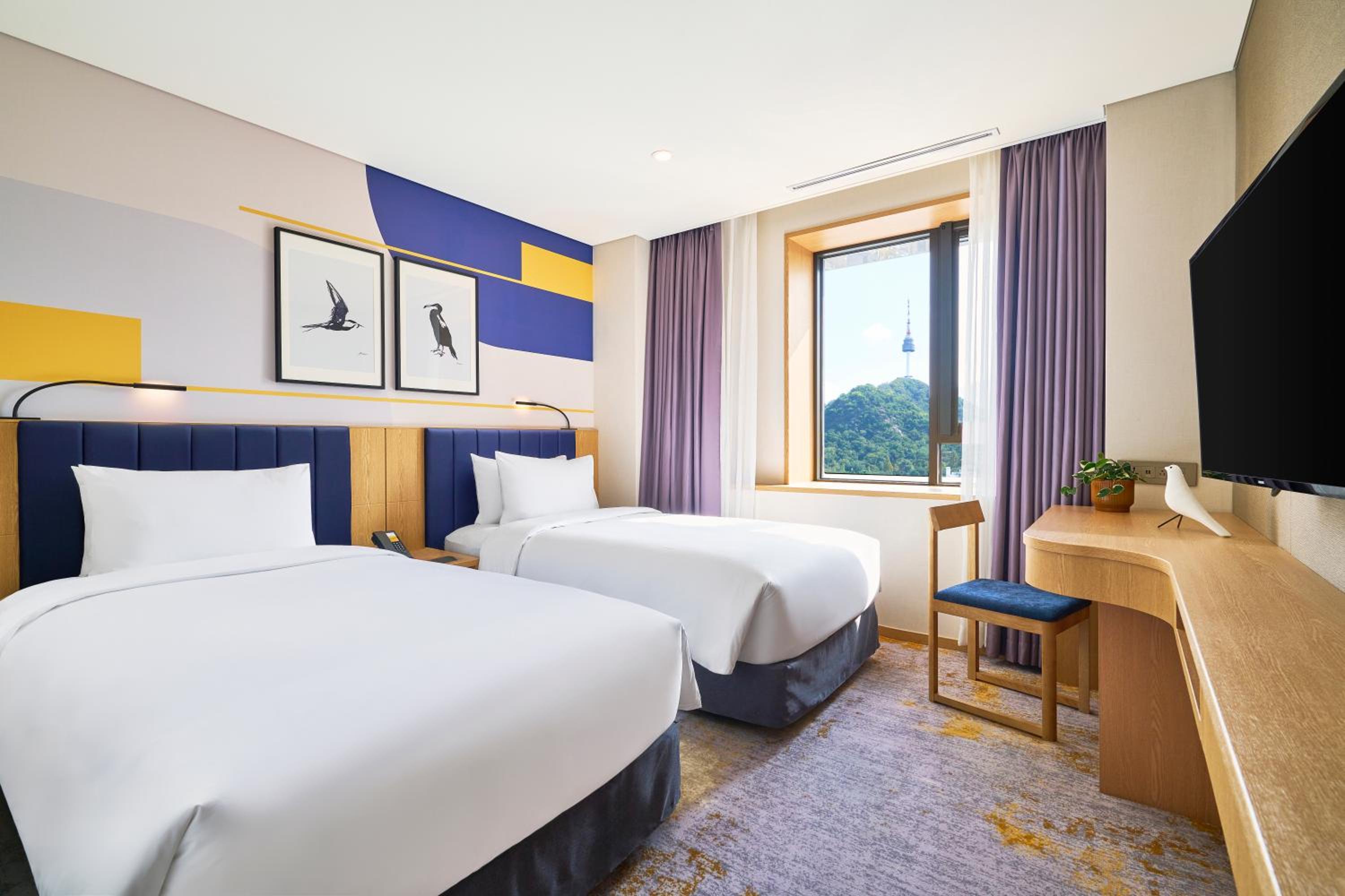 Deluxe Twin Room with Mountain View - Photo 1