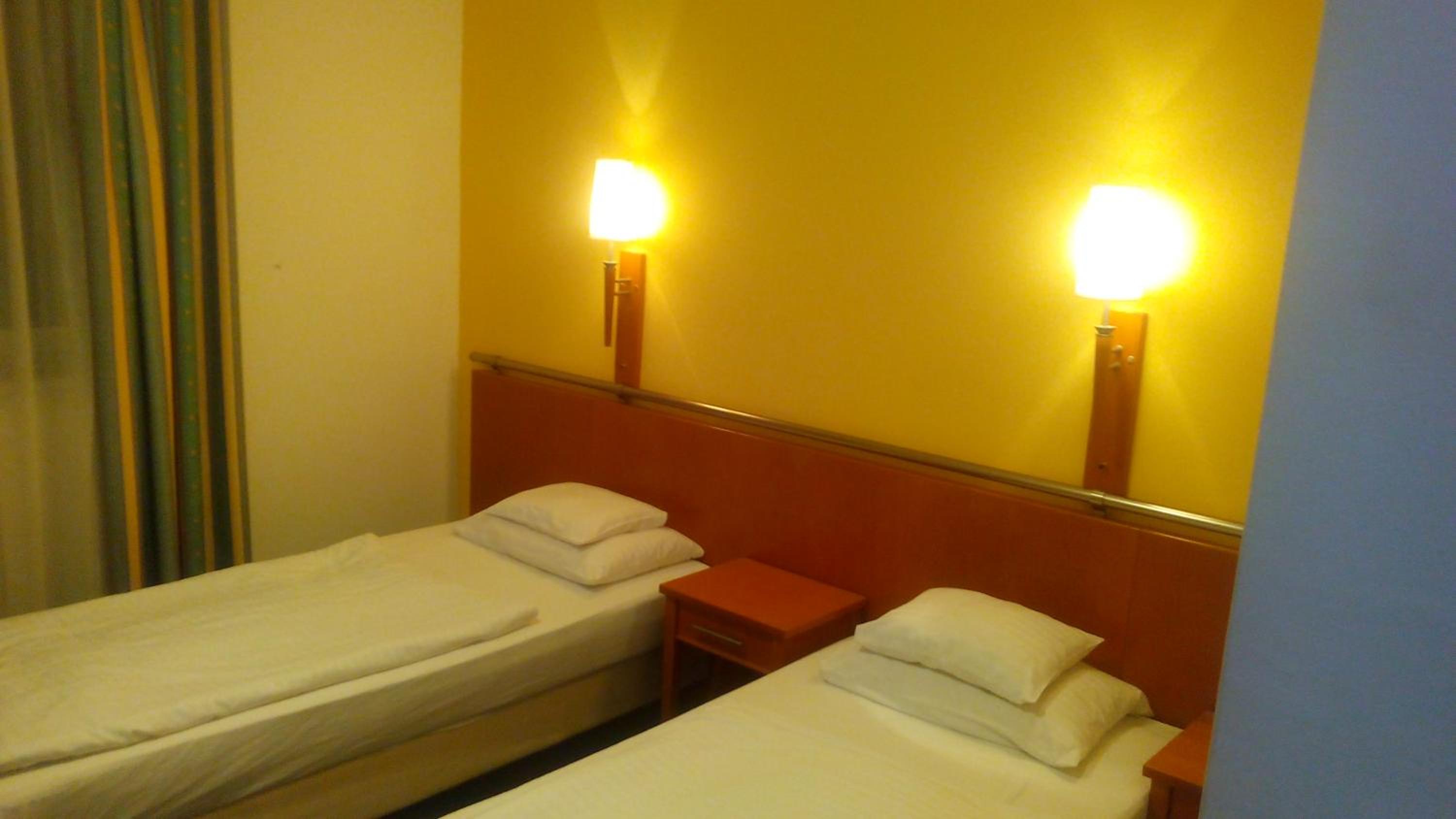 Double or Twin Room - Photo 9