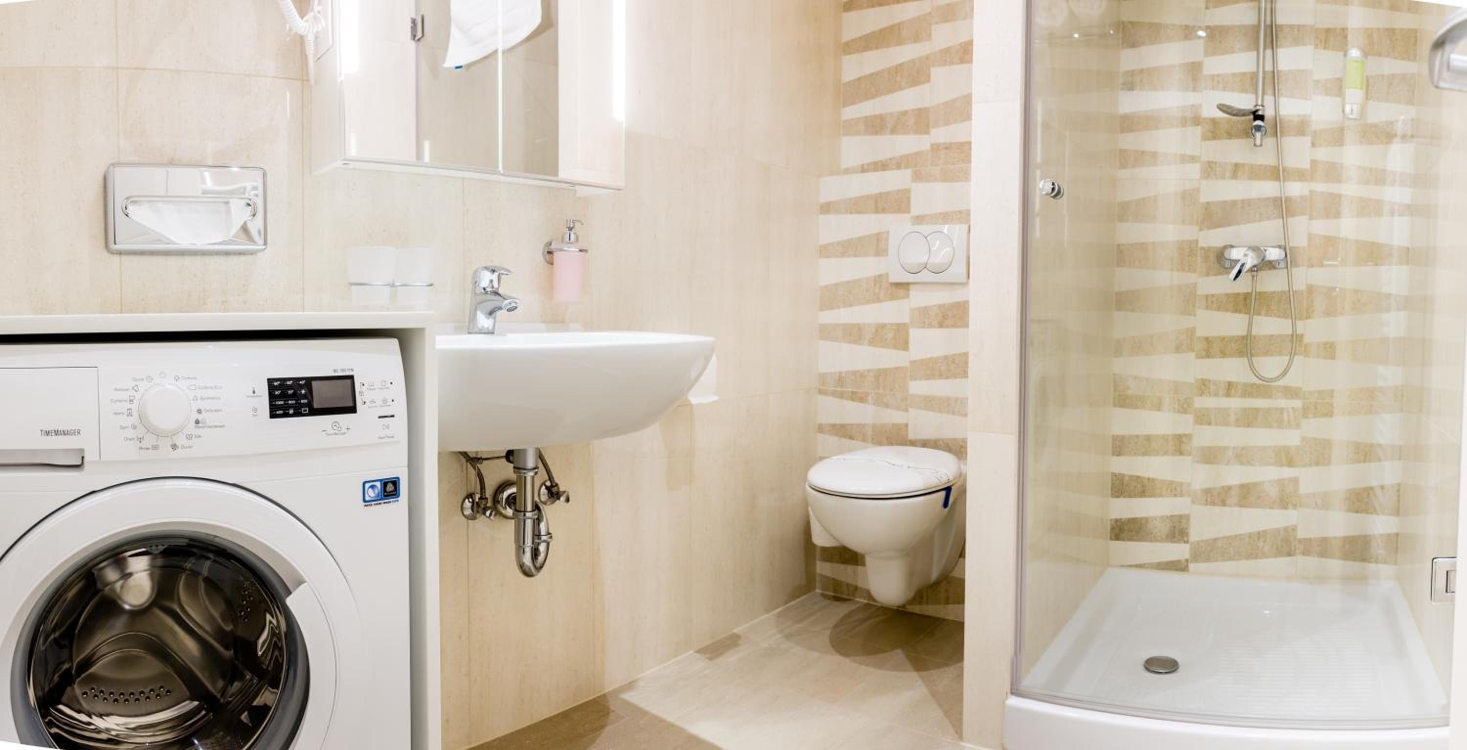Double Room with Private Bathroom - Photo 3