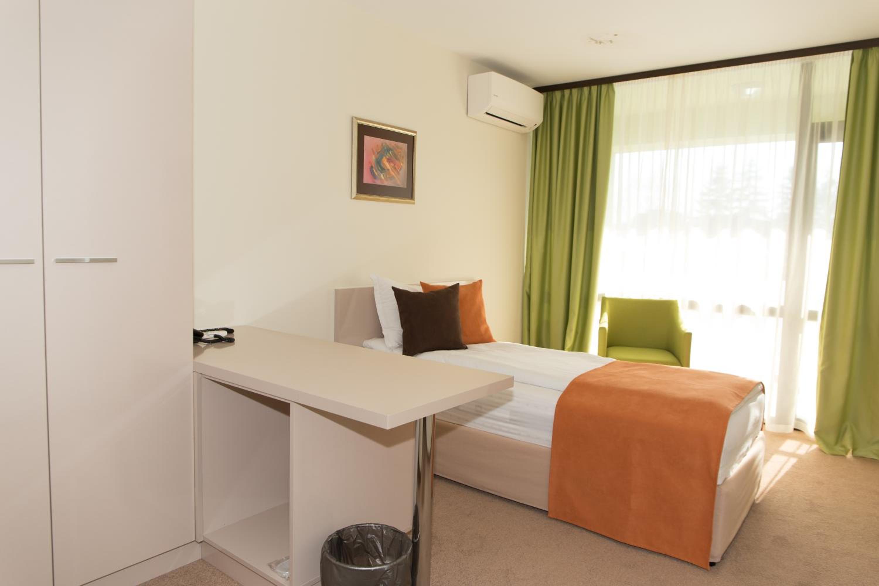 Single Room photo 3