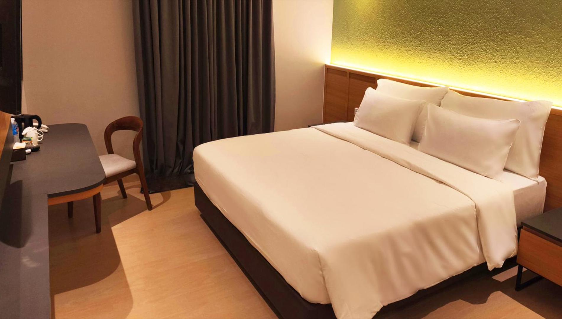 Deluxe King Room - Photo 1