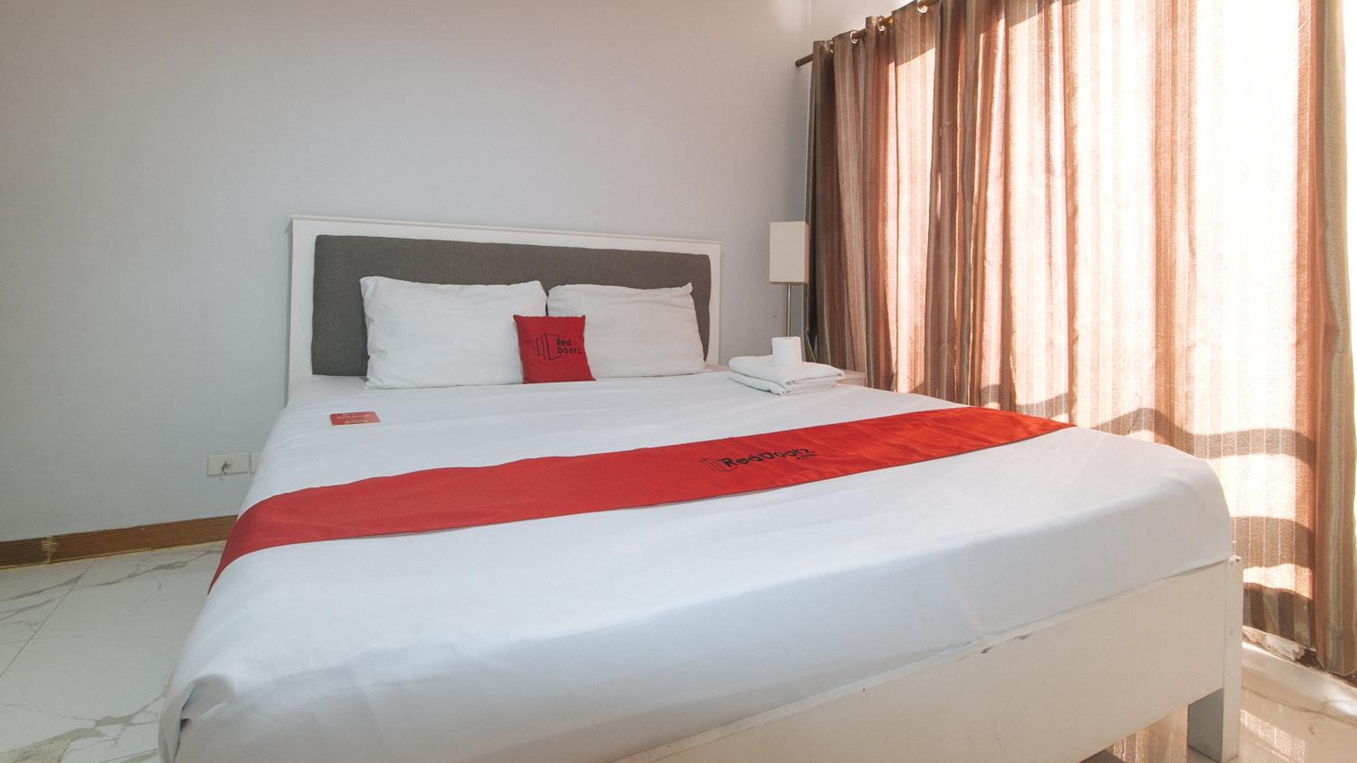 Standard Double Room - Photo 12