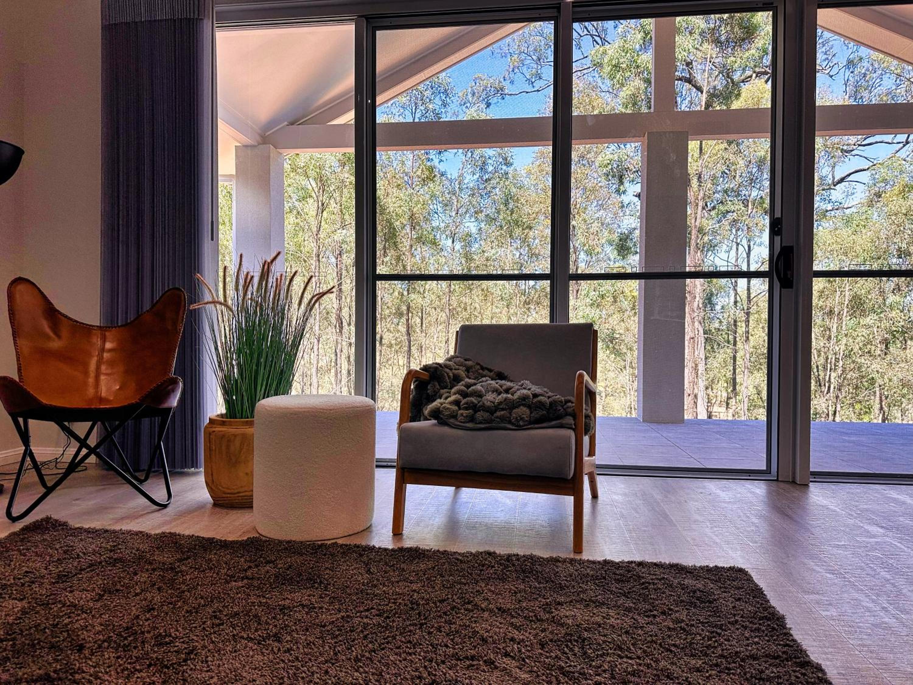 Five-Bedroom House photo 1