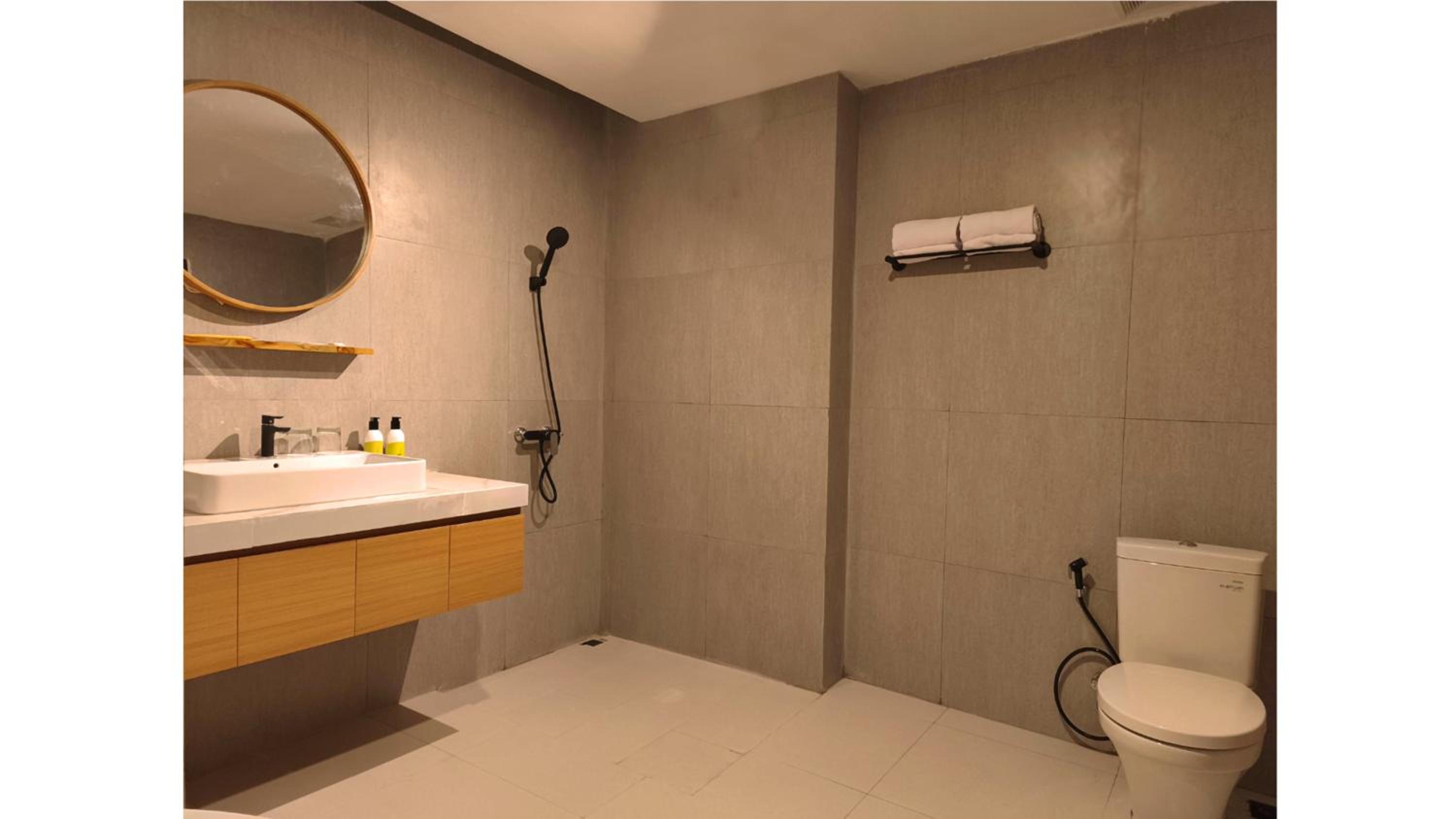 Suite - Photo 5