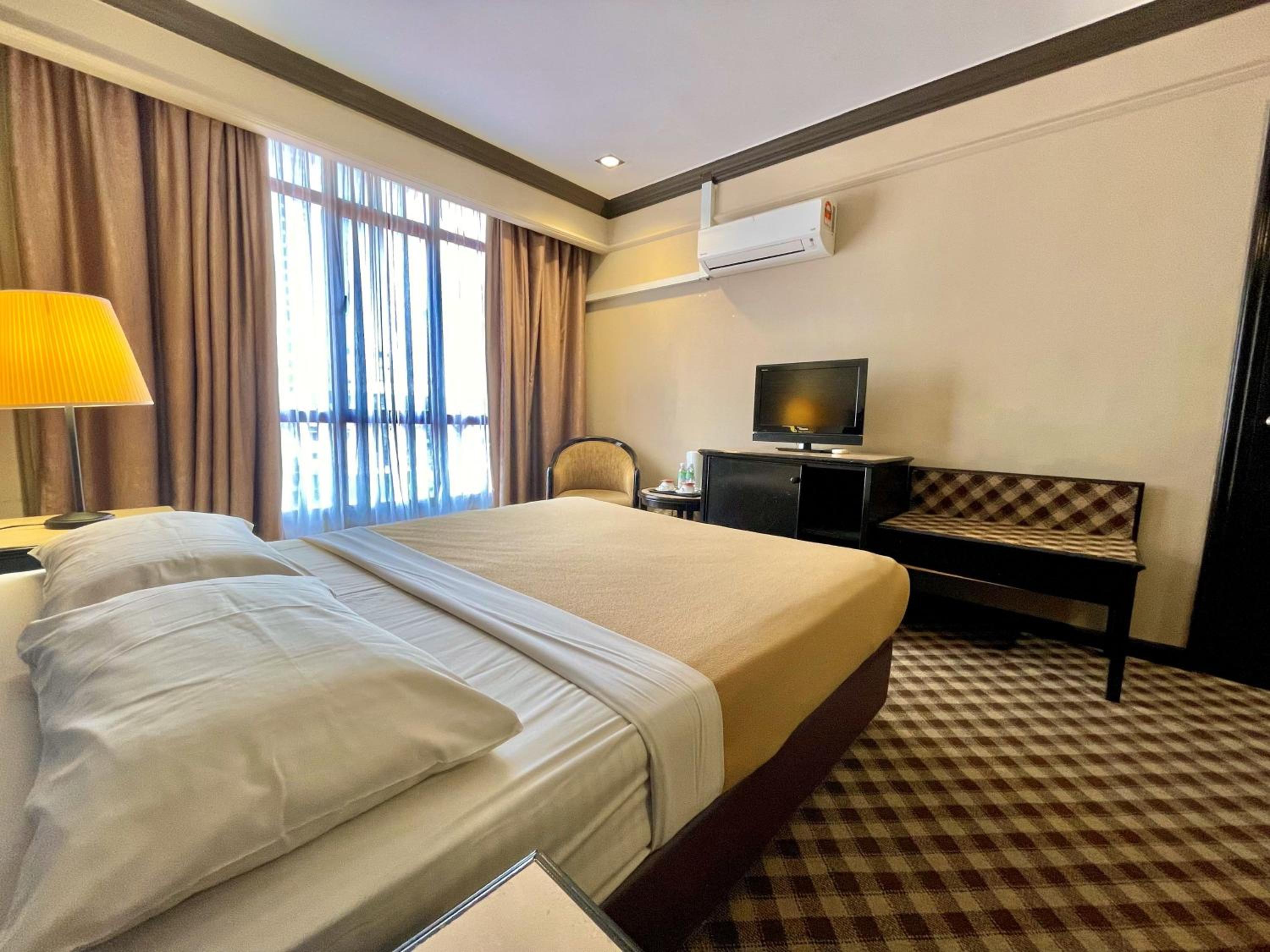 Deluxe King Room photo 2
