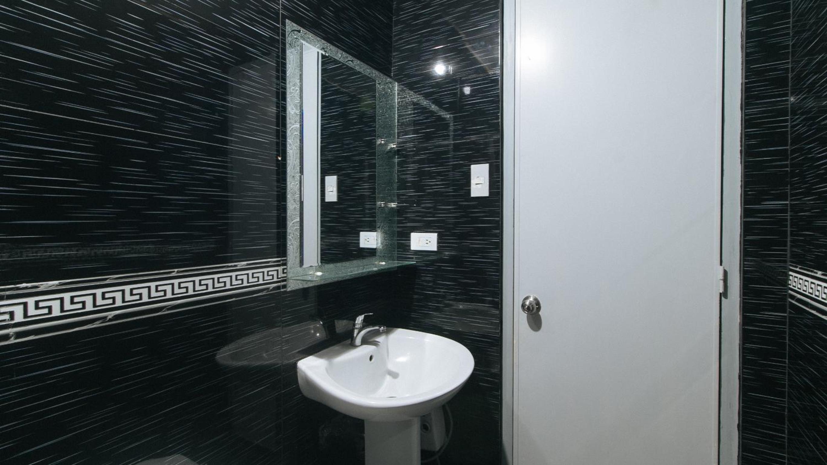 Standard Double Room - Photo 10