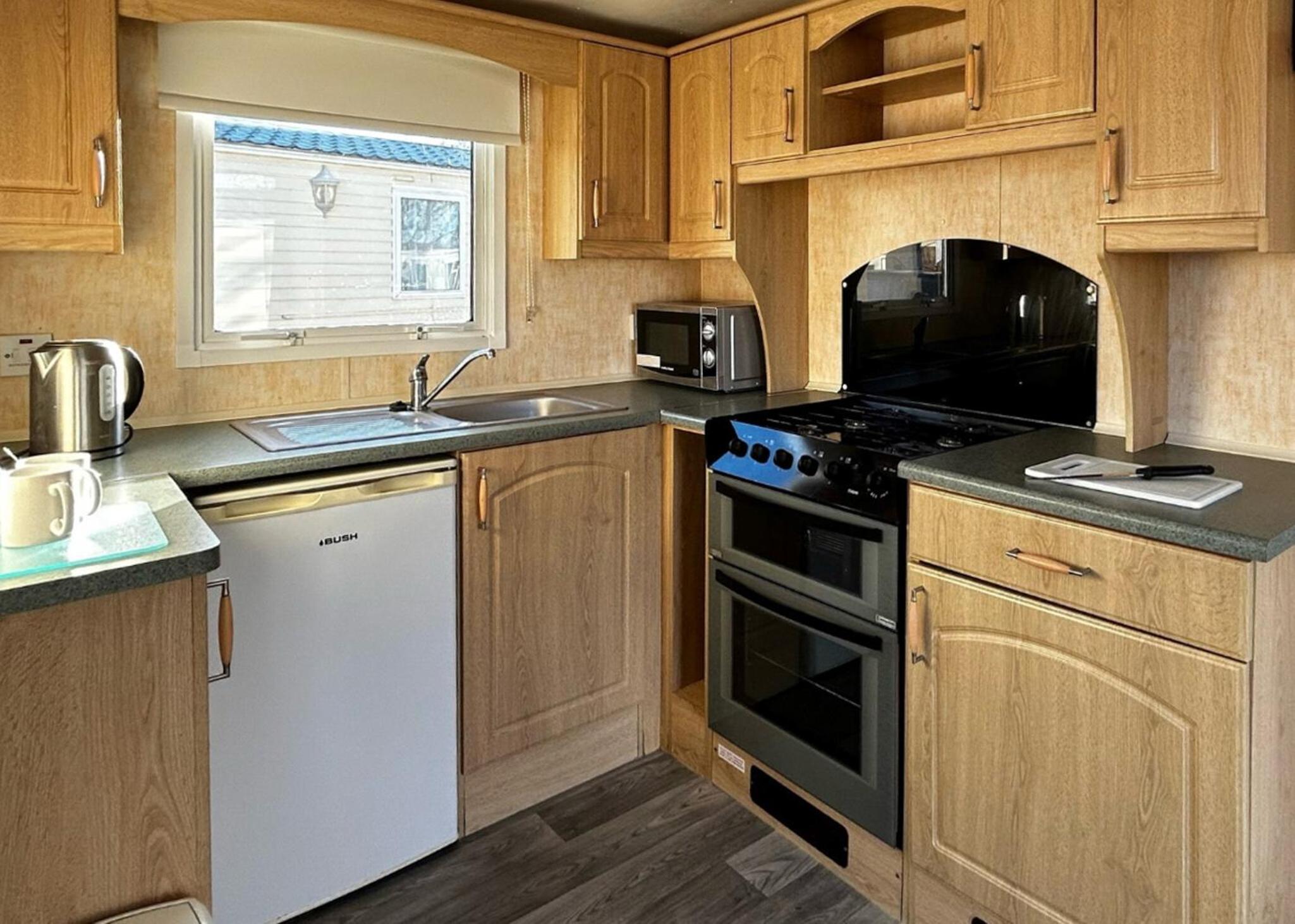 Mobile Home 6 photo 2