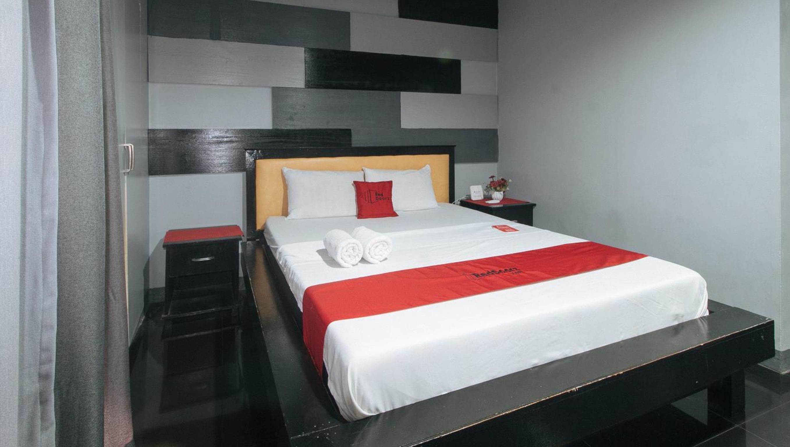 Deluxe Room - Photo 2