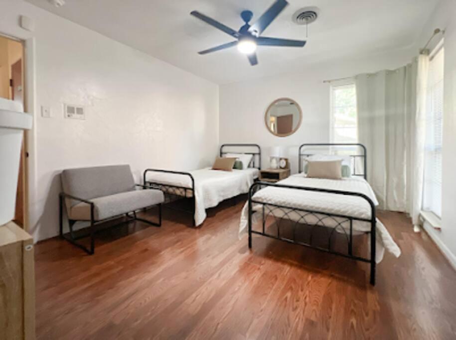 Three-Bedroom House photo 1