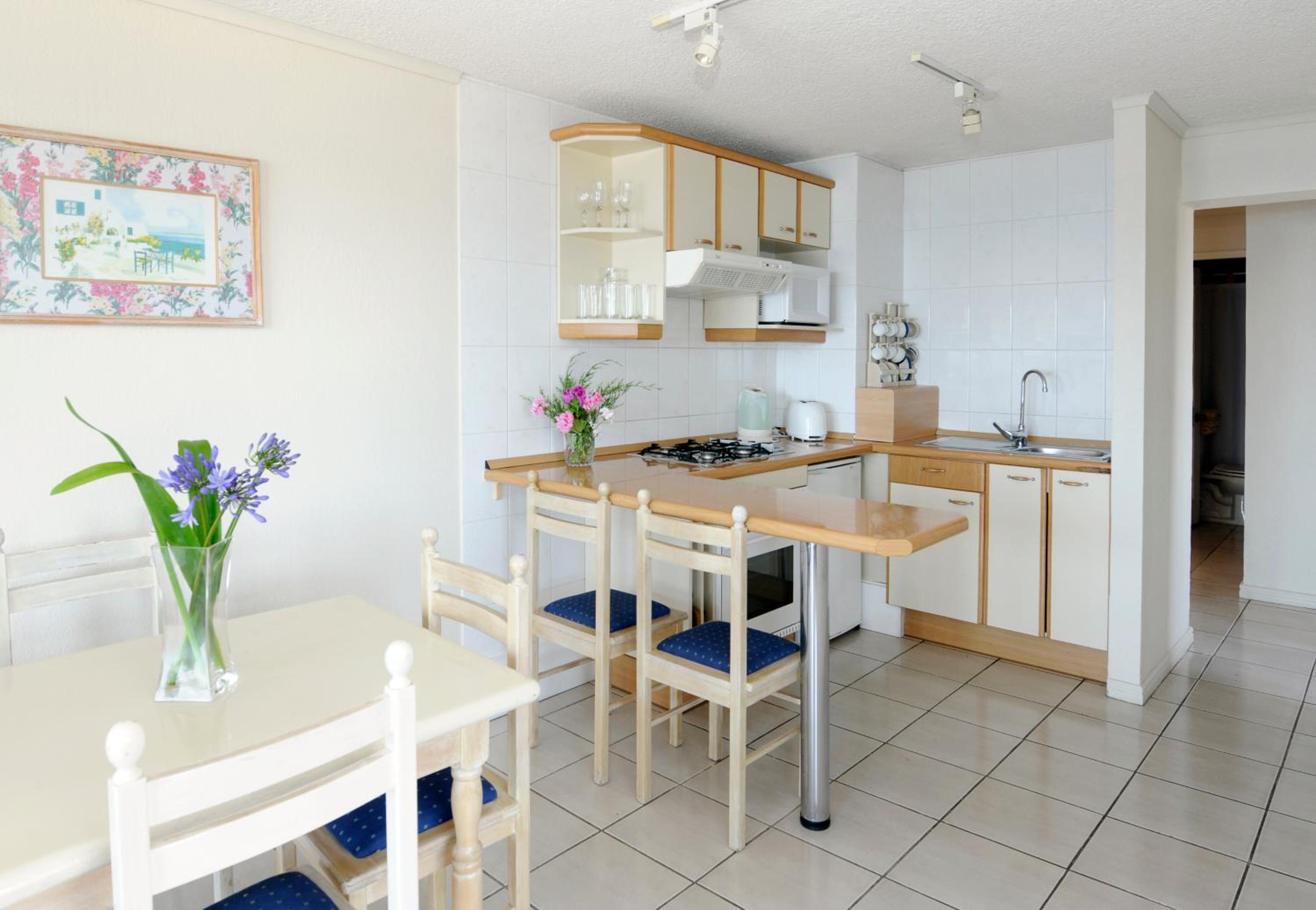 Three-Bedroom Apartment with No Sea View photo 2