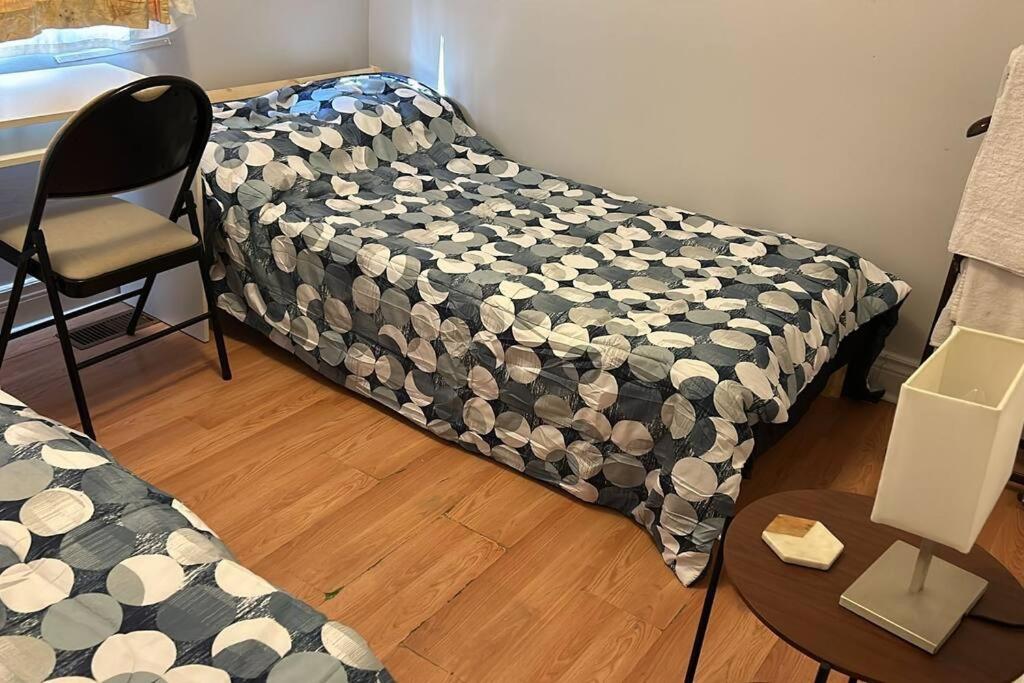 Five-Bedroom House photo 1