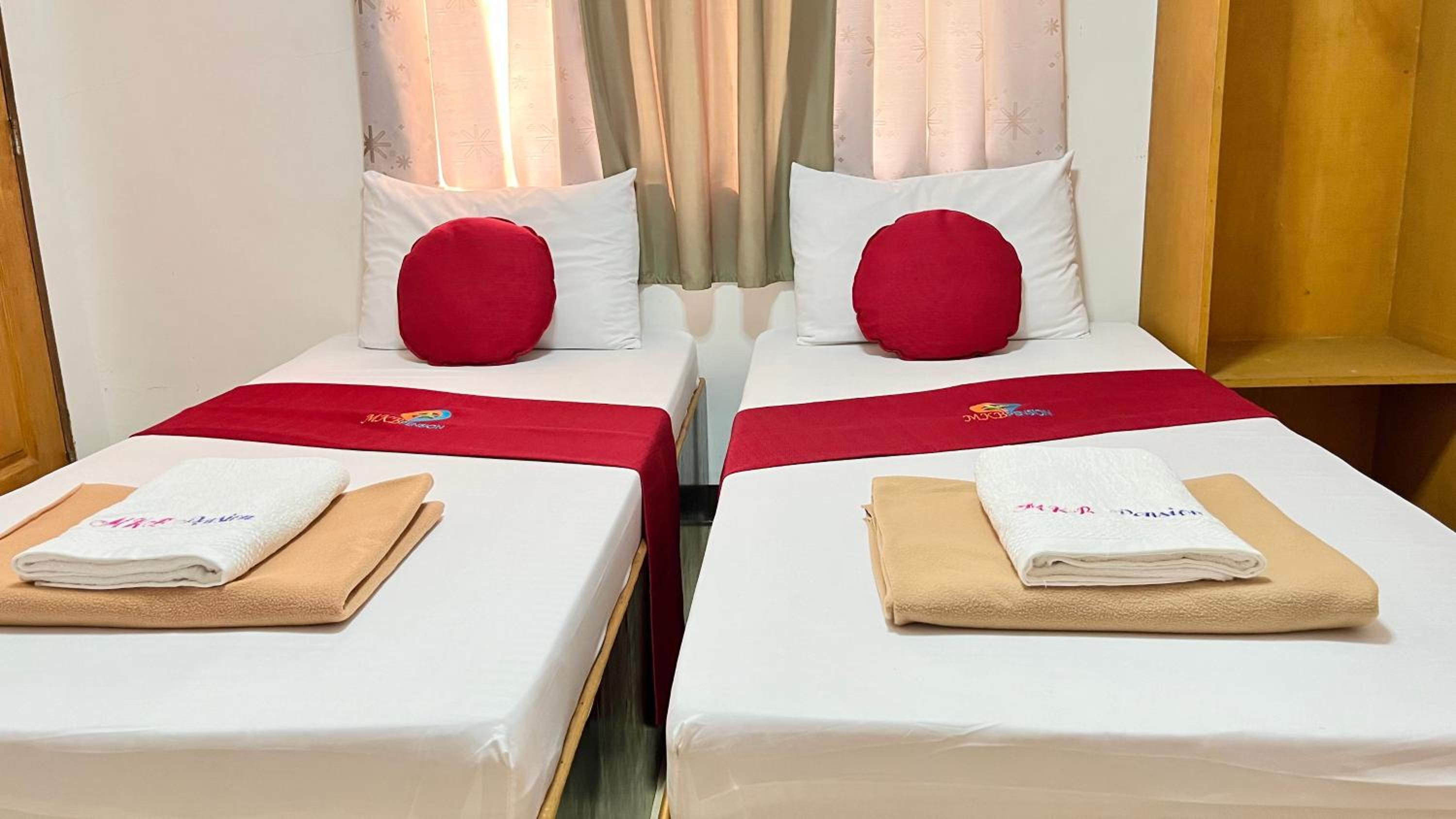 Twin Room - Photo 2