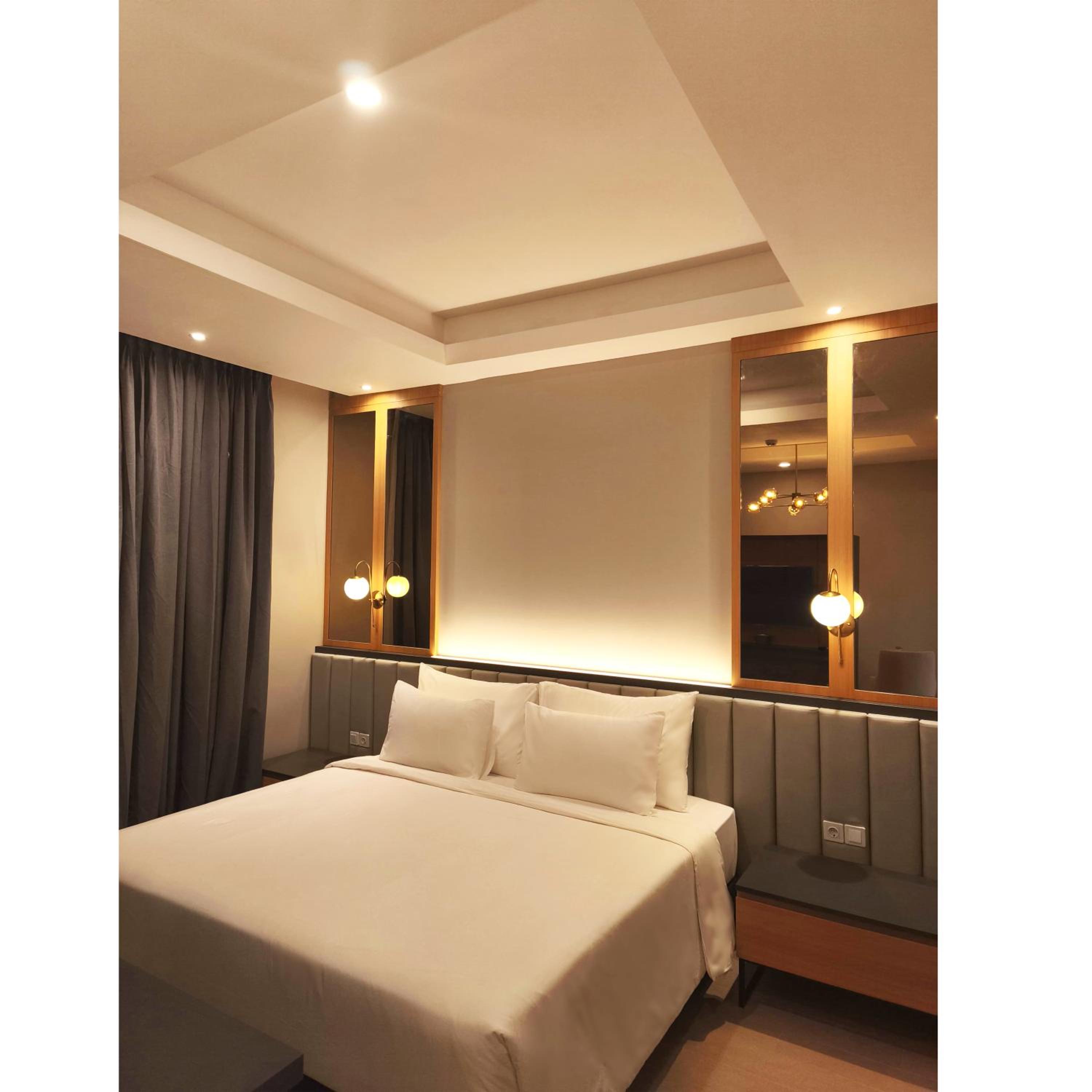 Suite - Photo 1