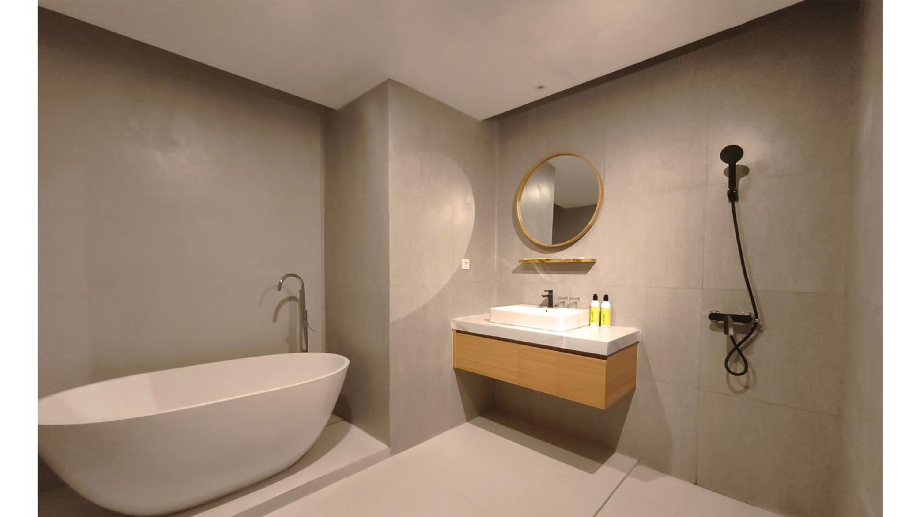 Suite - Photo 4