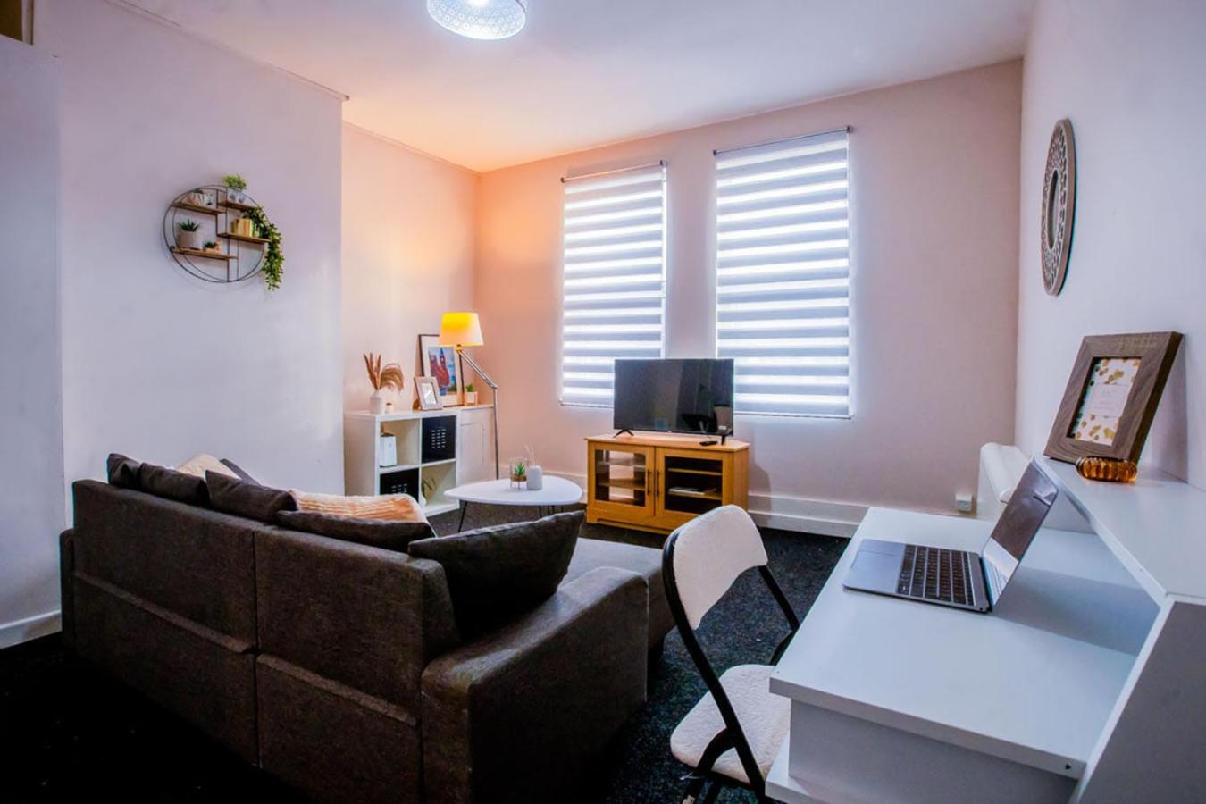 One-Bedroom Apartment photo 1