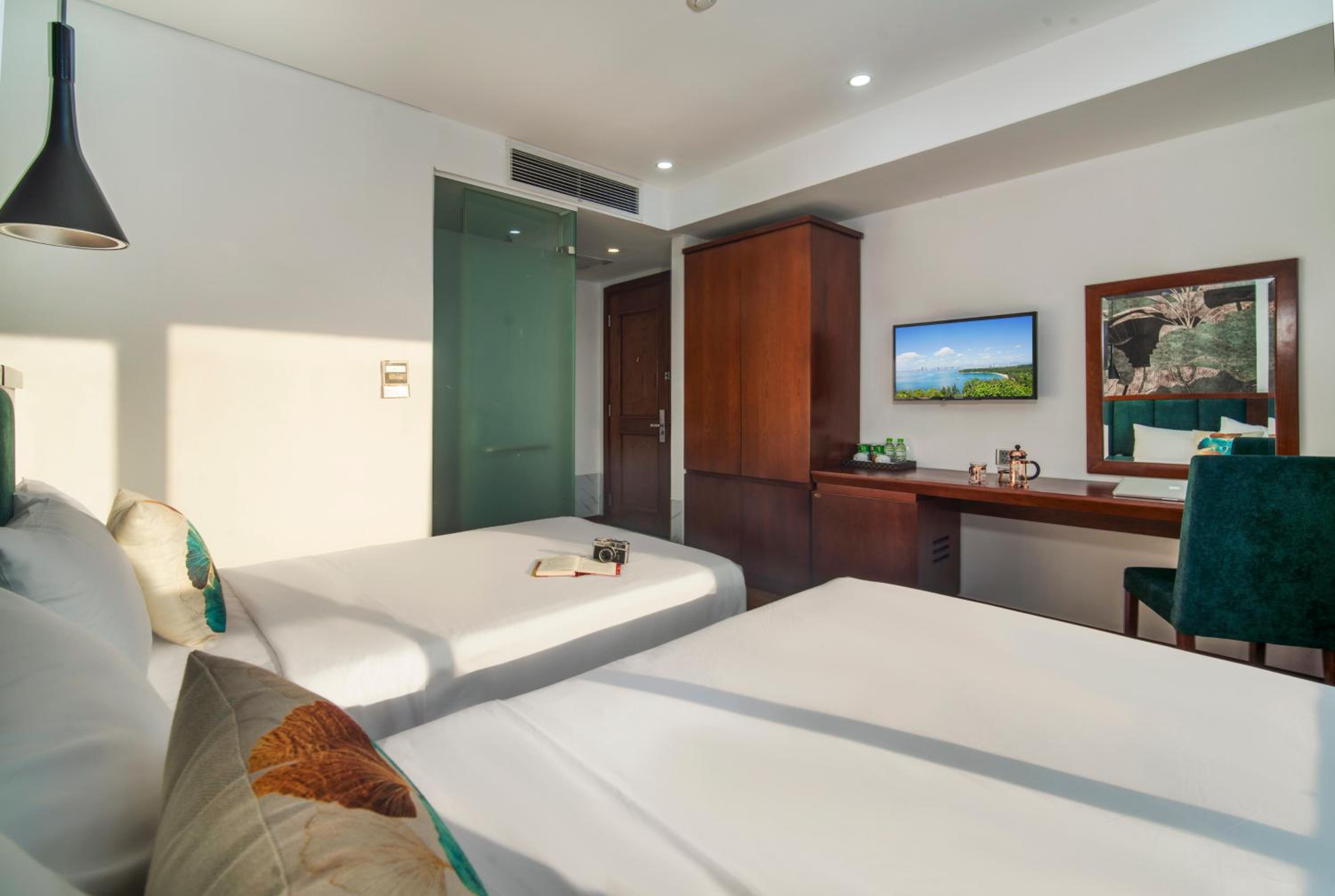 Twin Room With City View - Photo 4