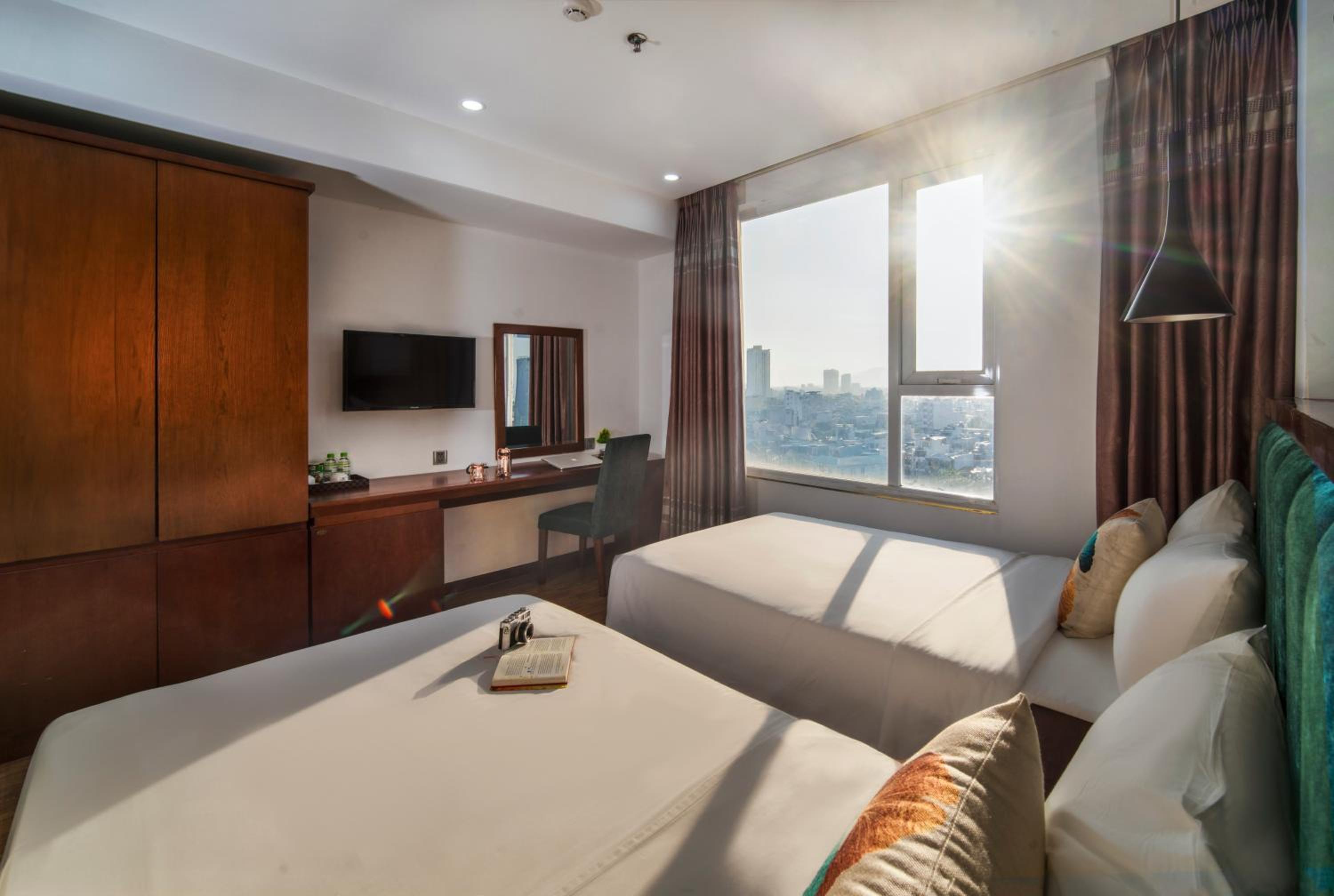 Twin Room With City View - Photo 1
