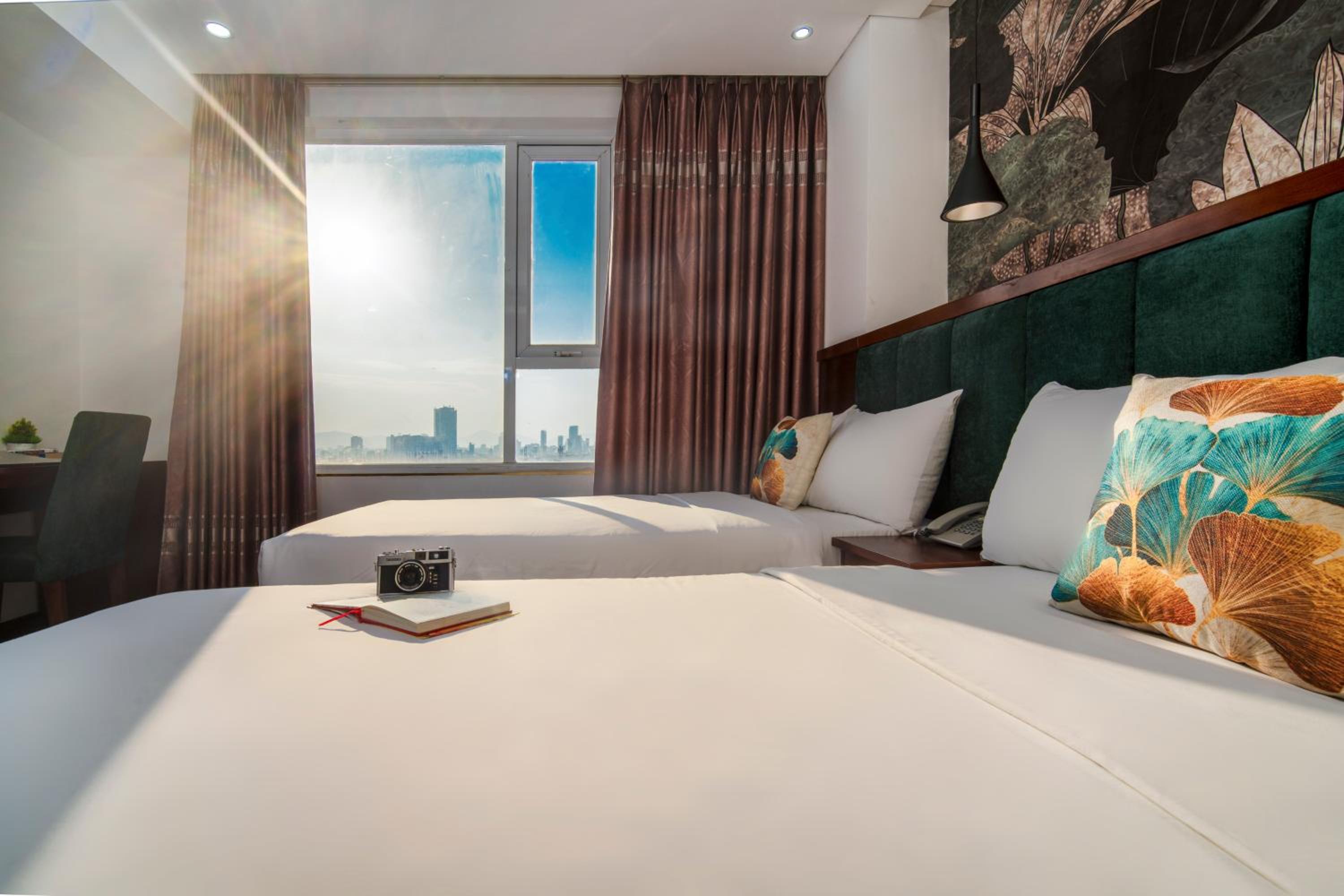 Twin Room With City View - Photo 7