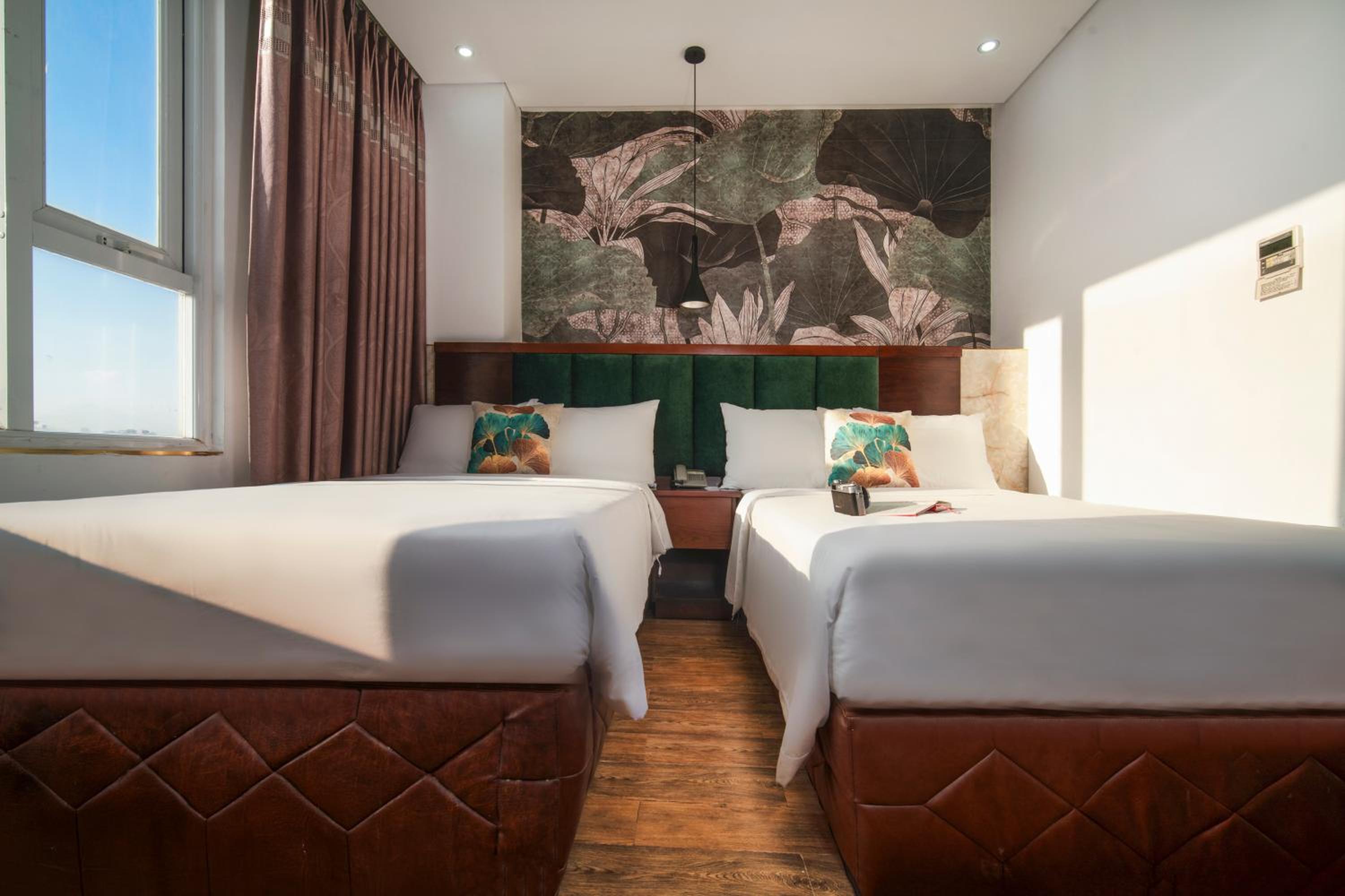 Twin Room With City View - Photo 6