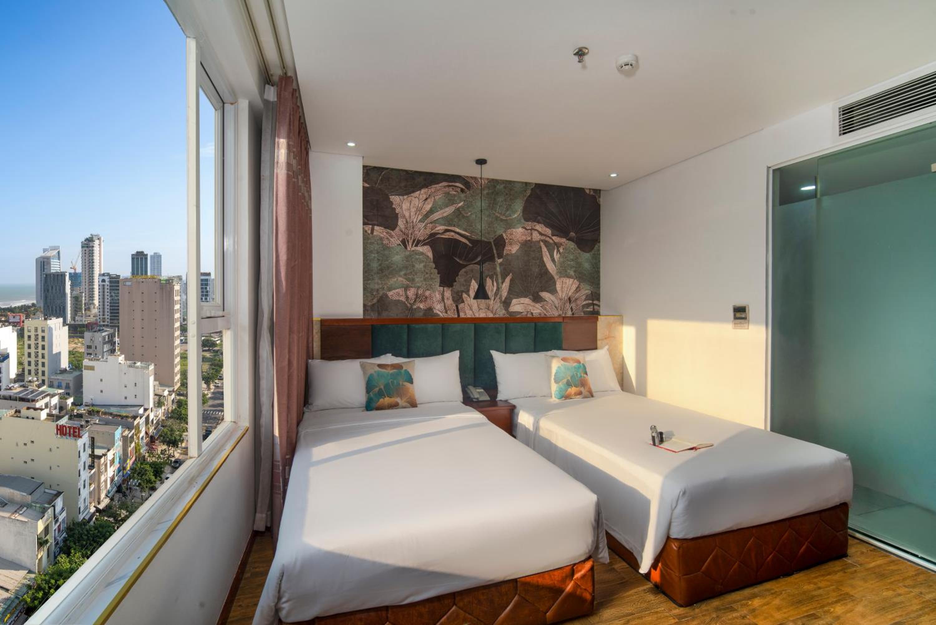 Twin Room With City View - Photo 5