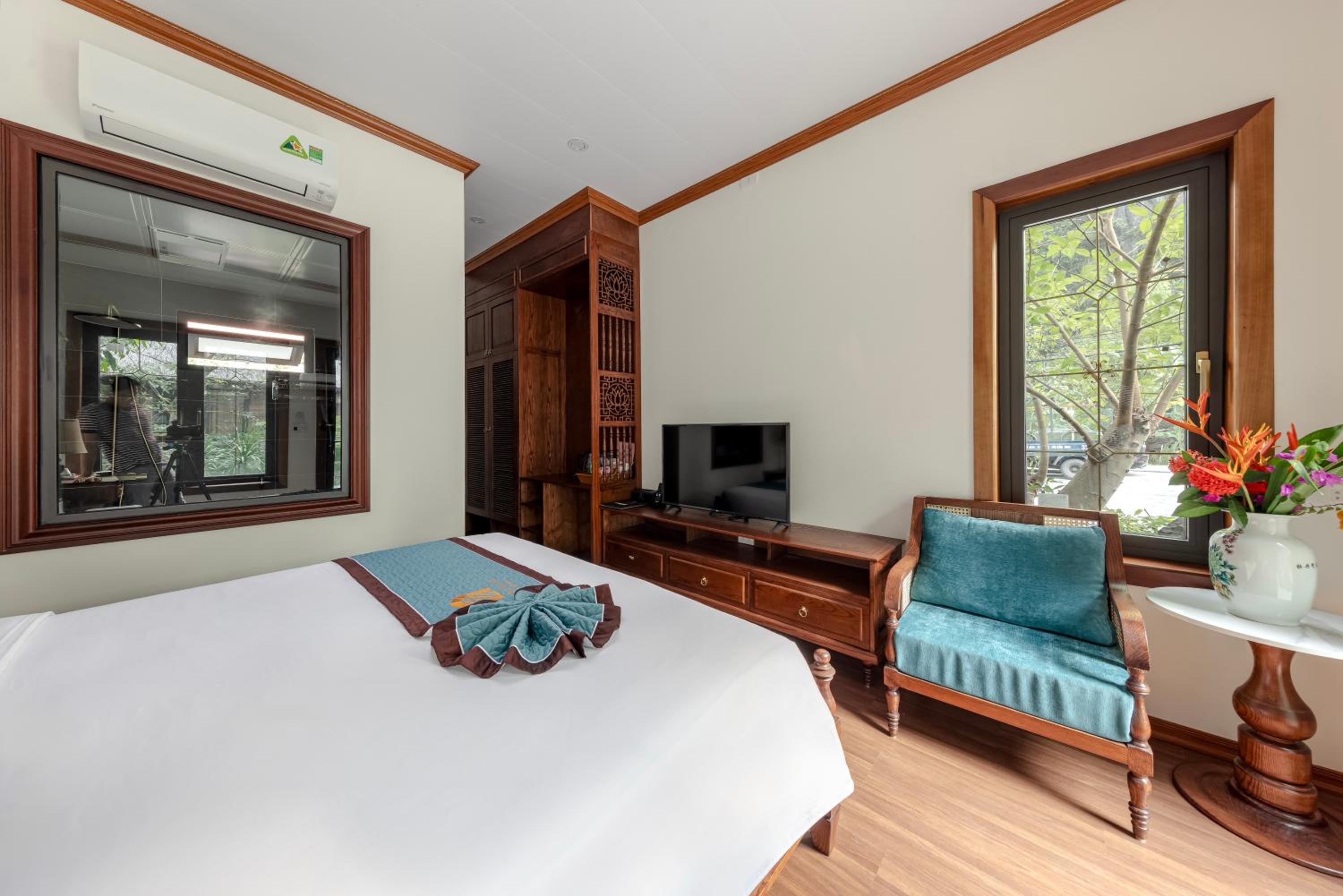 Deluxe Bungalow with Garden View photo 3