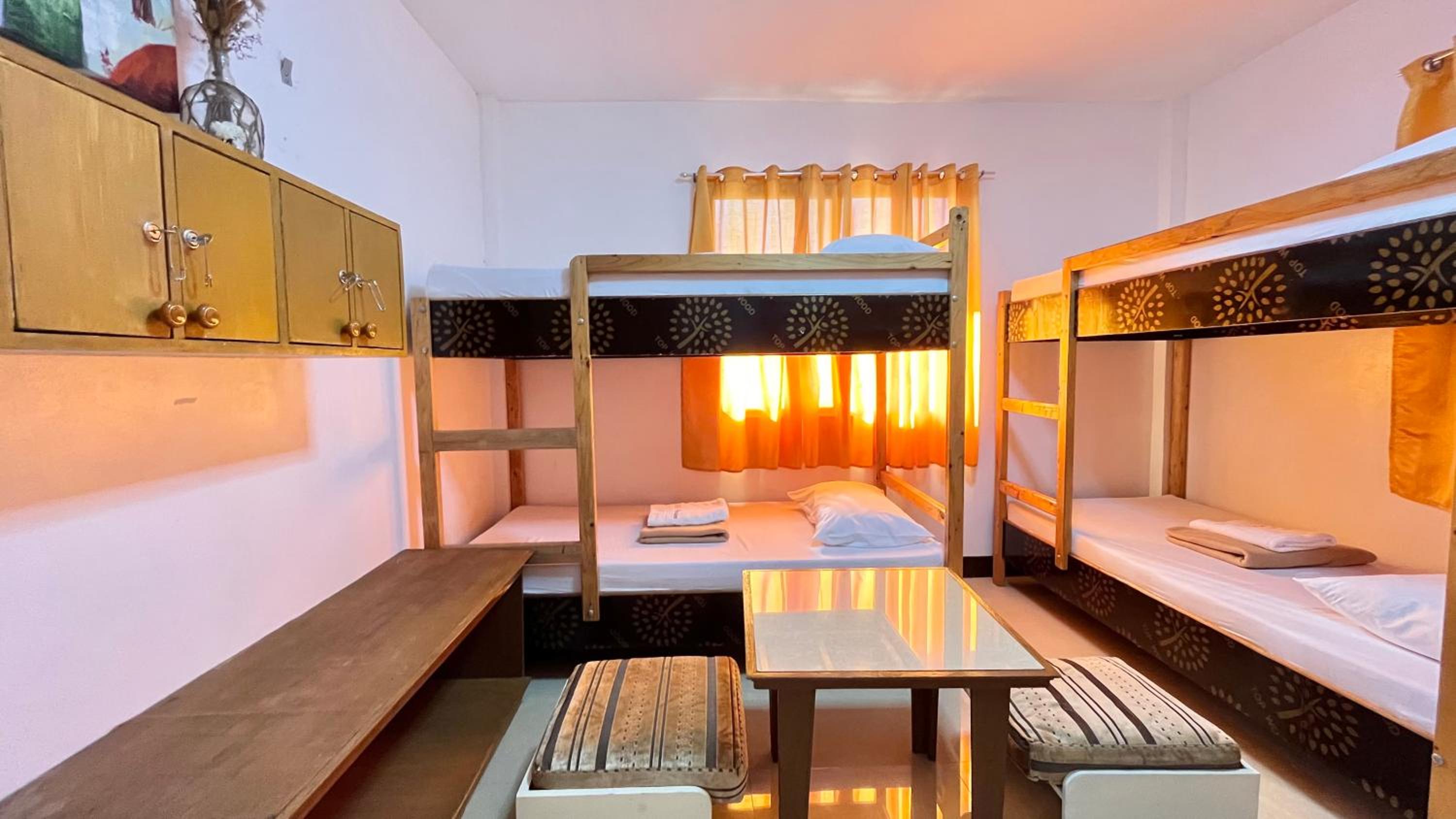 6-Bed Mixed Dormitory Room photo 2