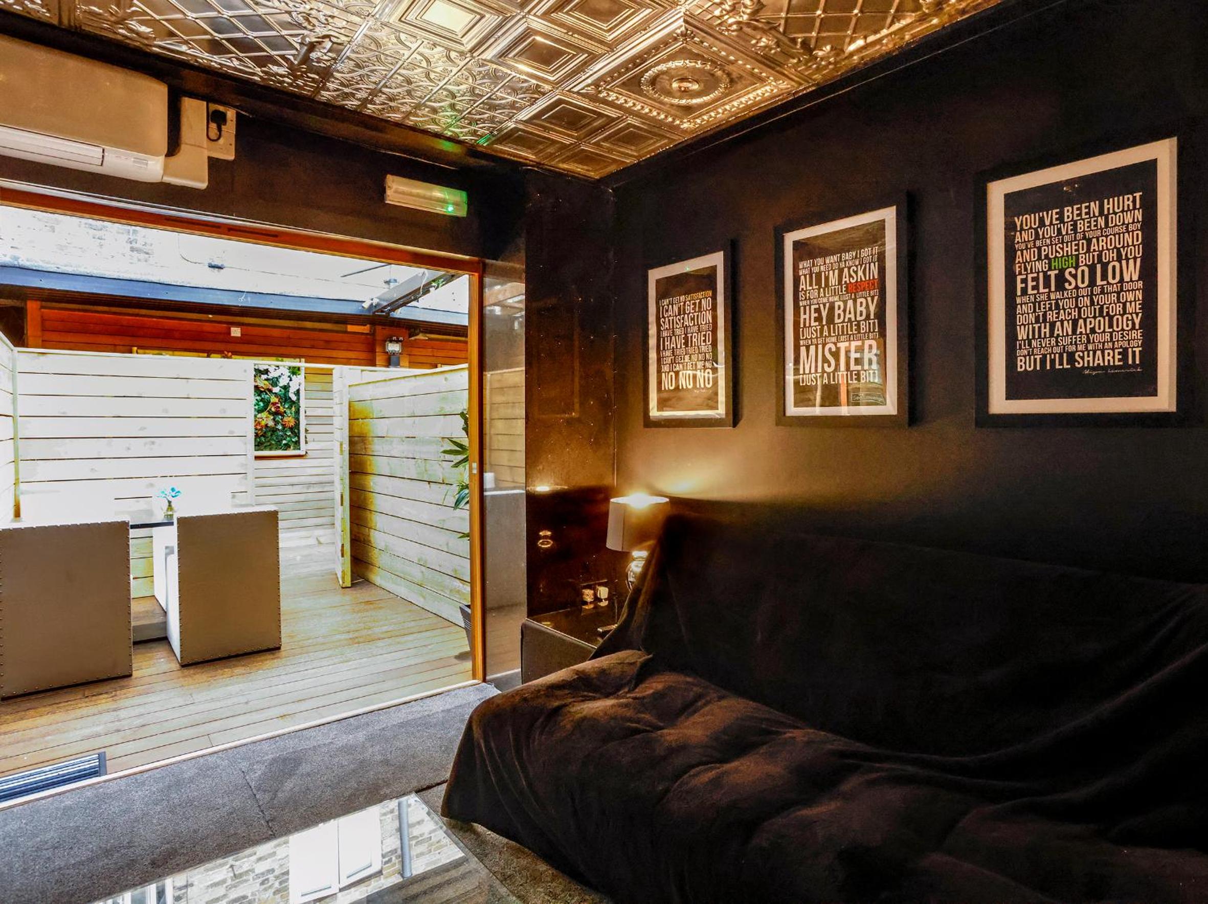 Queen Suite photo 2