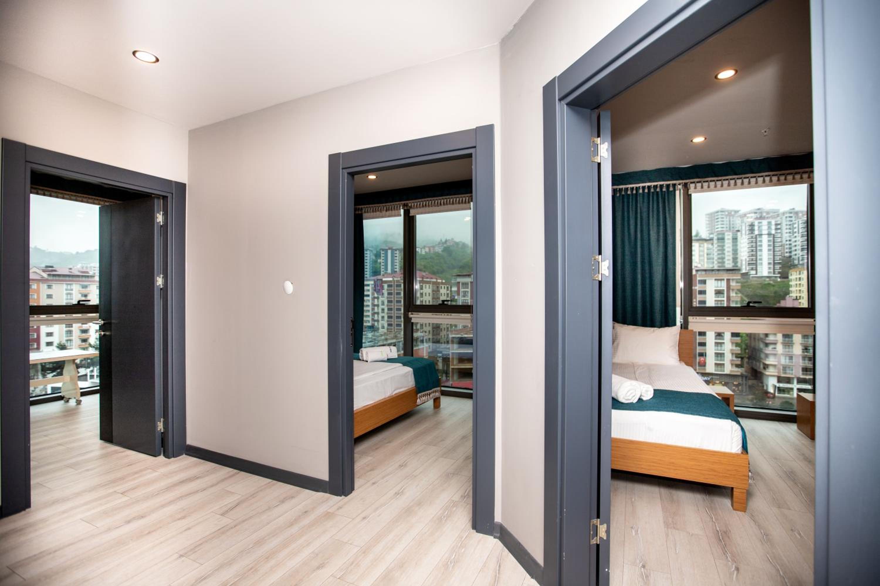 Two-Bedroom suite with city view photo 3