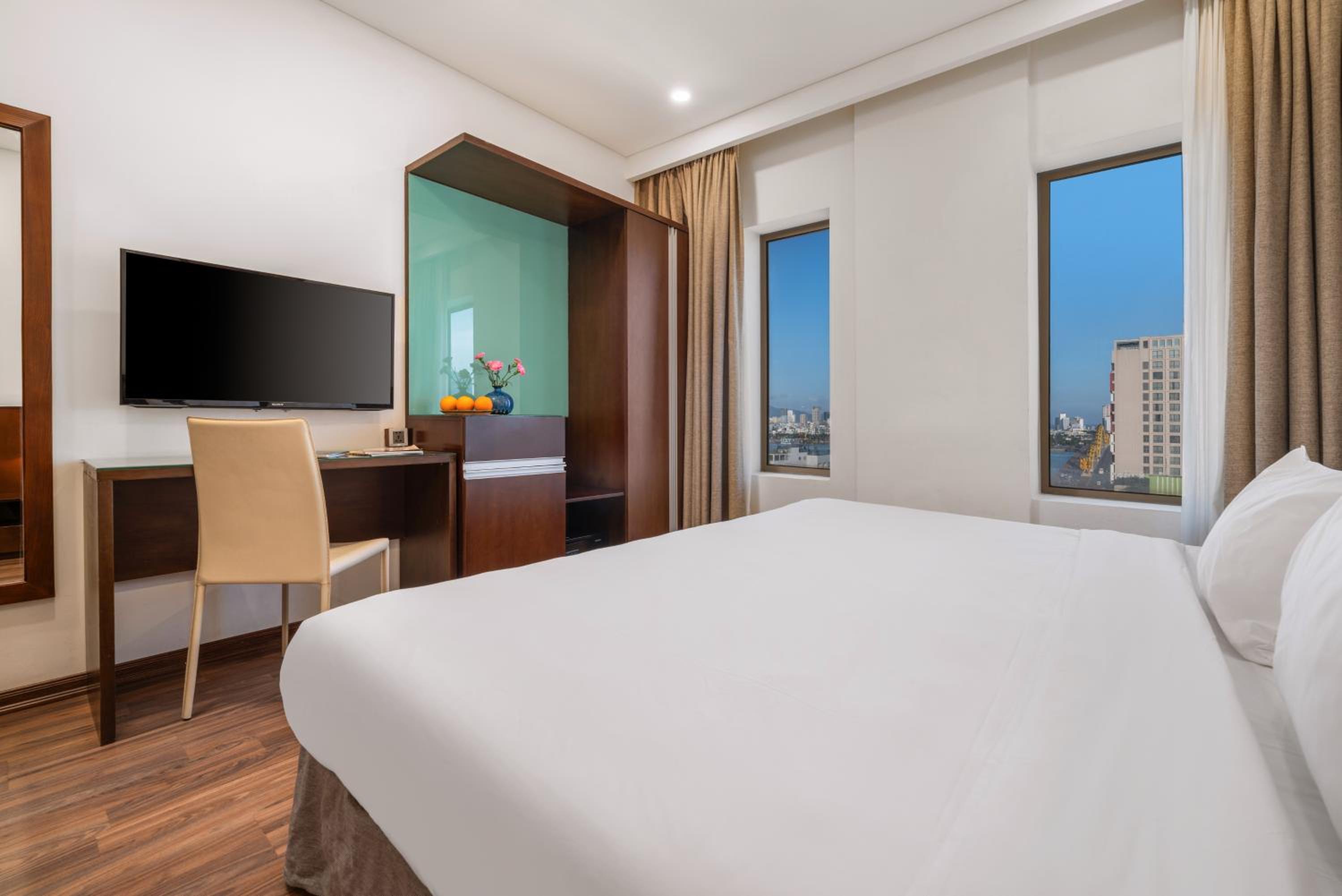 Superior Double Room with River View - Photo 3